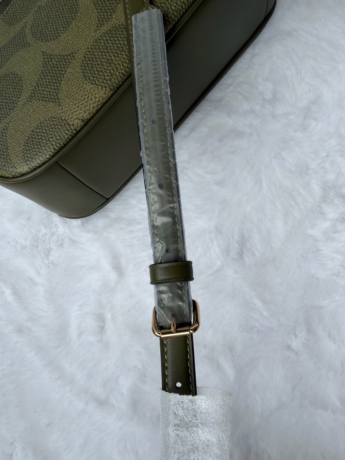 NWT Coach Teri Shoulder Bag CAL51 Olive Green Gold Hardware Signature