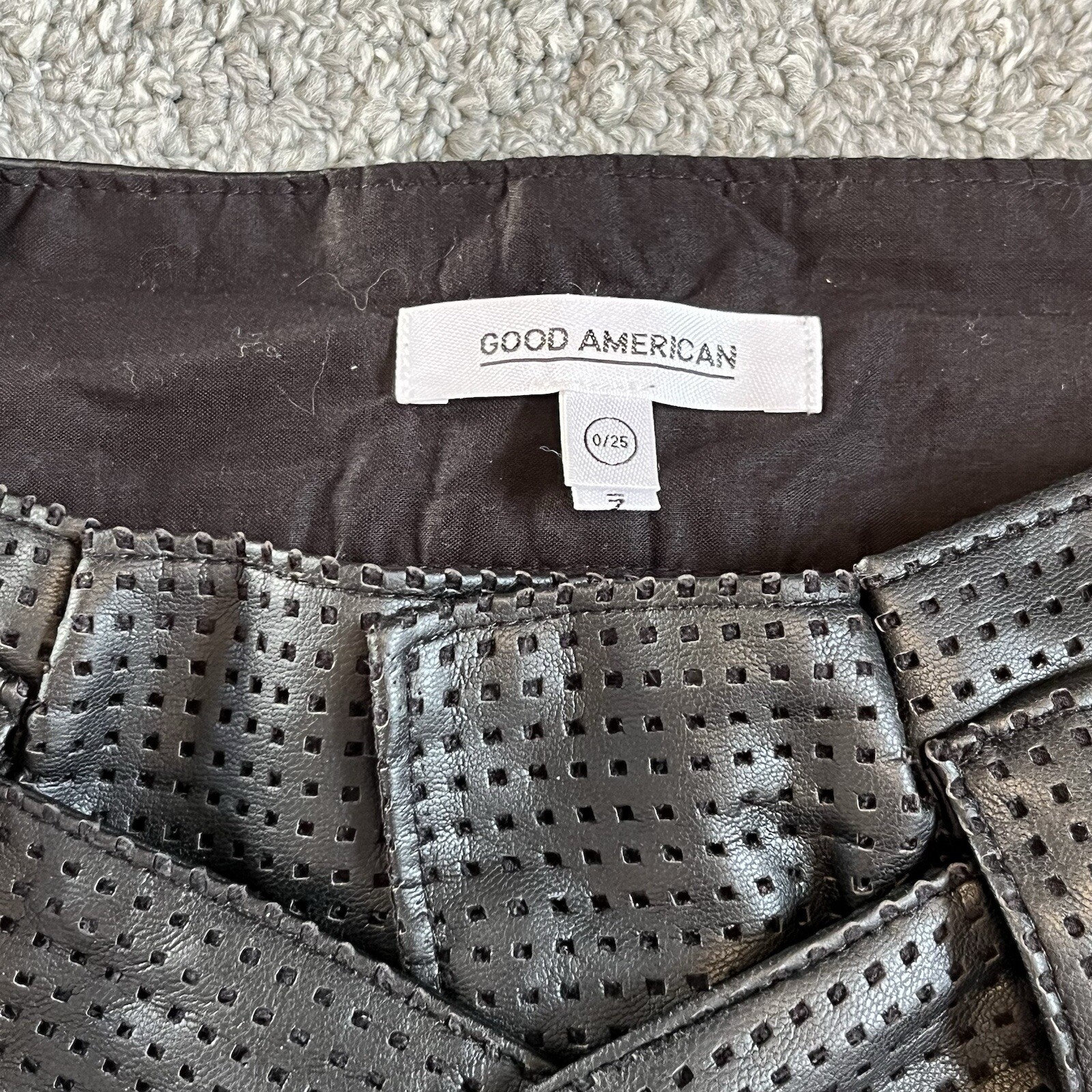 Good American Faux Leather Belted Vented Pants Womens Size 0 Black Stretch