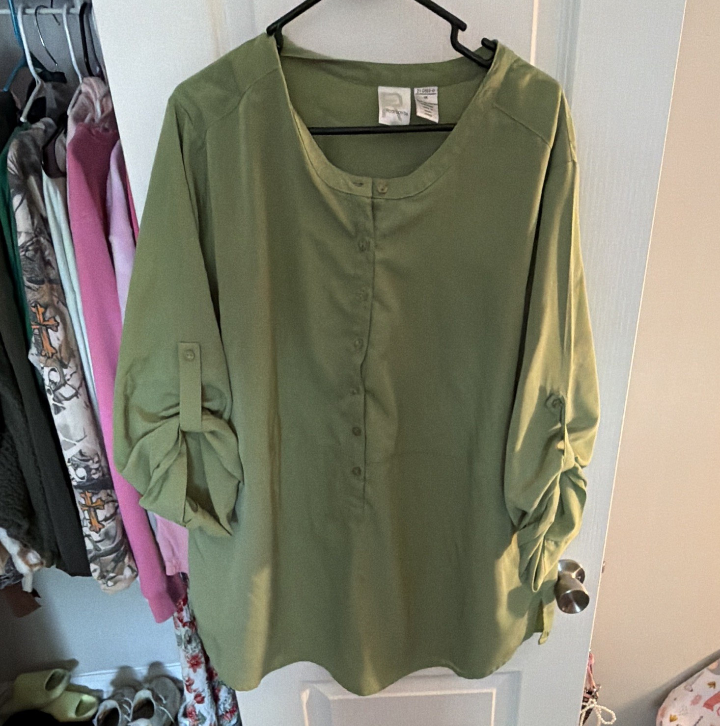 Roaman’s Women’s Green Solid Round Neck Roll Tab Button Front Chiffon Blouse 1X
