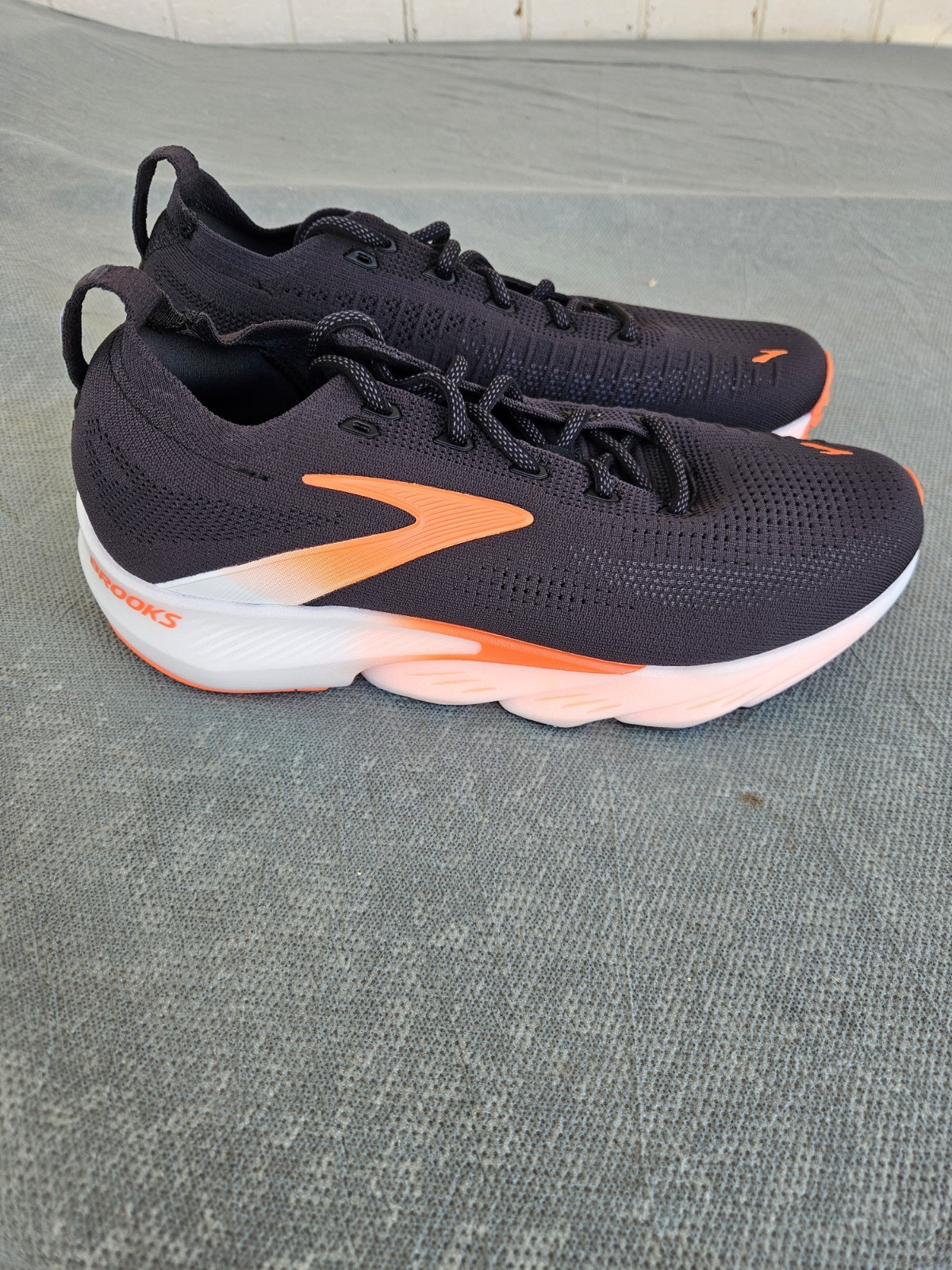 Brooks Glycerin Flex Black/Orange Size 11 Mens Medium Width. New No Box.