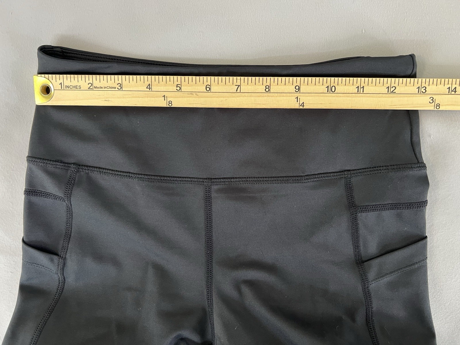 Zyia Active Womens Size Medium Biack Cropped Side Pockets Leggings Logo