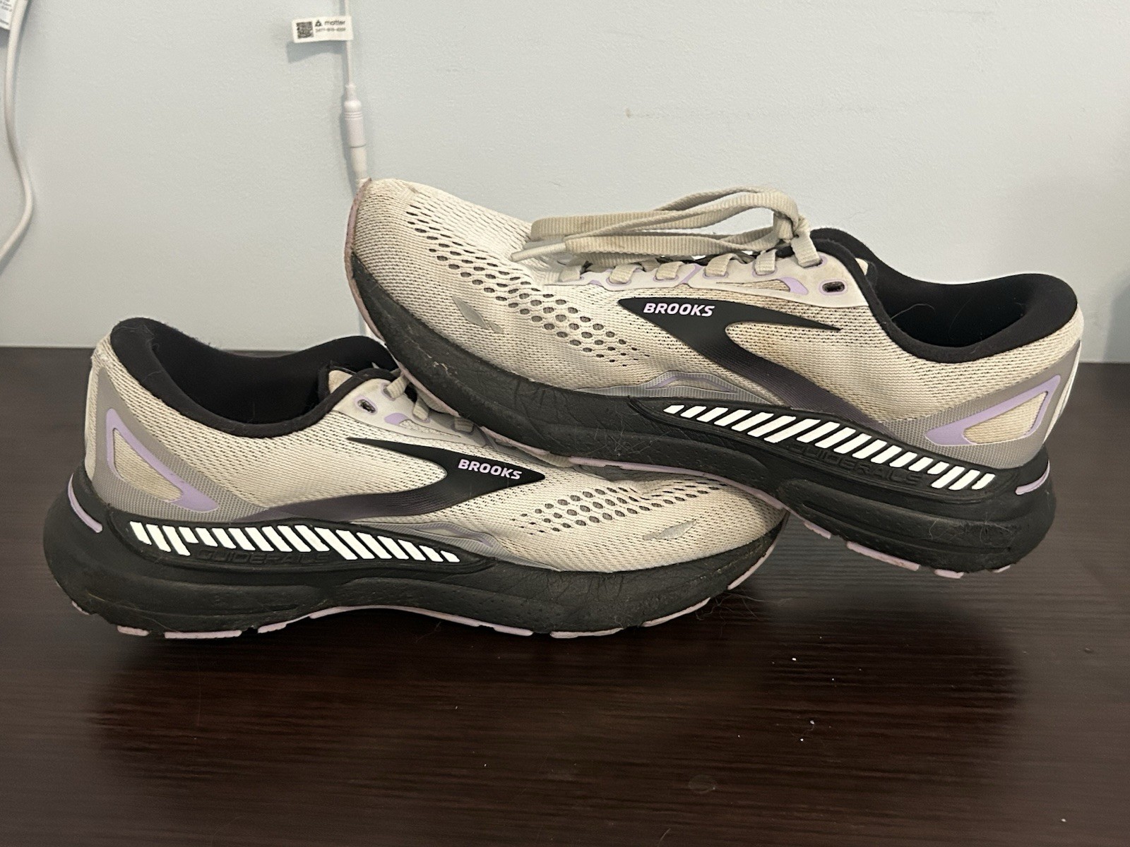 Brooks Adrenaline GTS 25 Running Shoes In White Purple and Cream Women’s Size 8