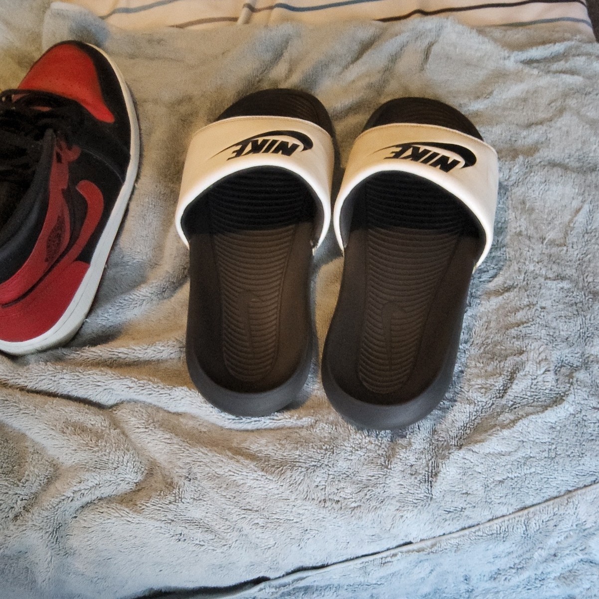 Nike Men’s Slide Sandals Black/White US 11 (Look At Description)