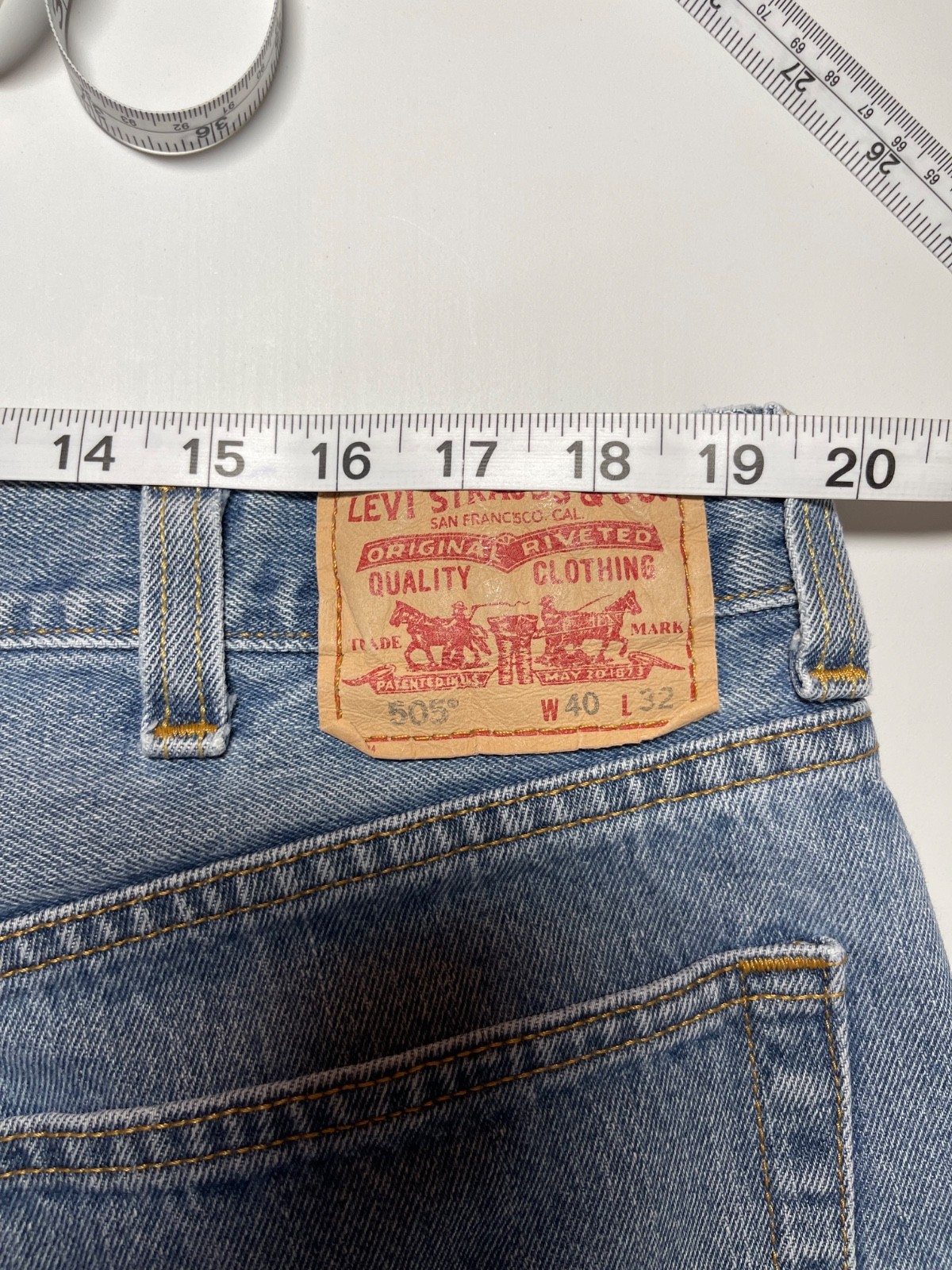 39×30 Vintage Levi’s 505 straight leg denim jeans light wash