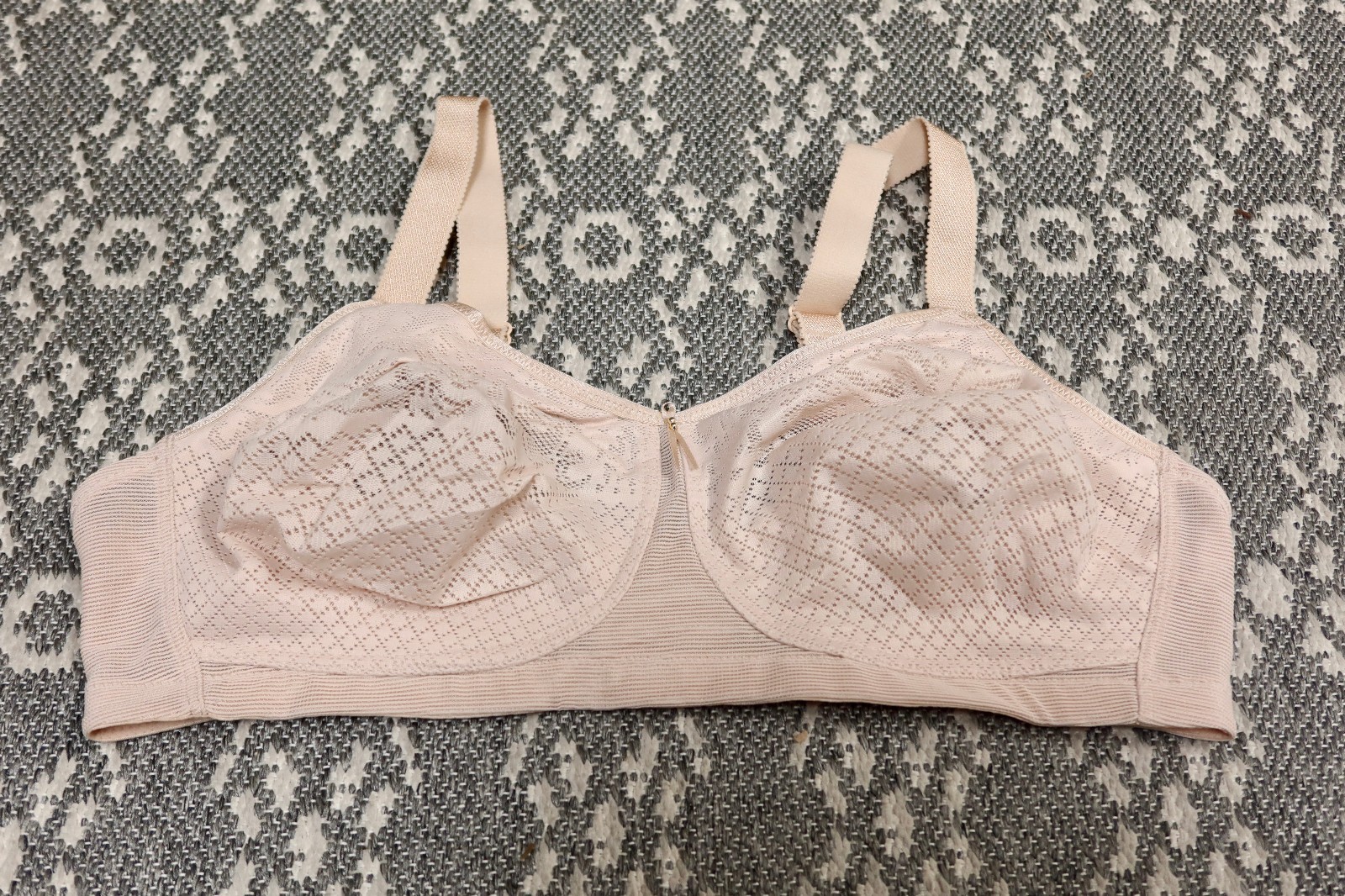 New Wacoal Visual Effects Wire Free Minimizer Bra – Size 40DD – Sand – # 852210