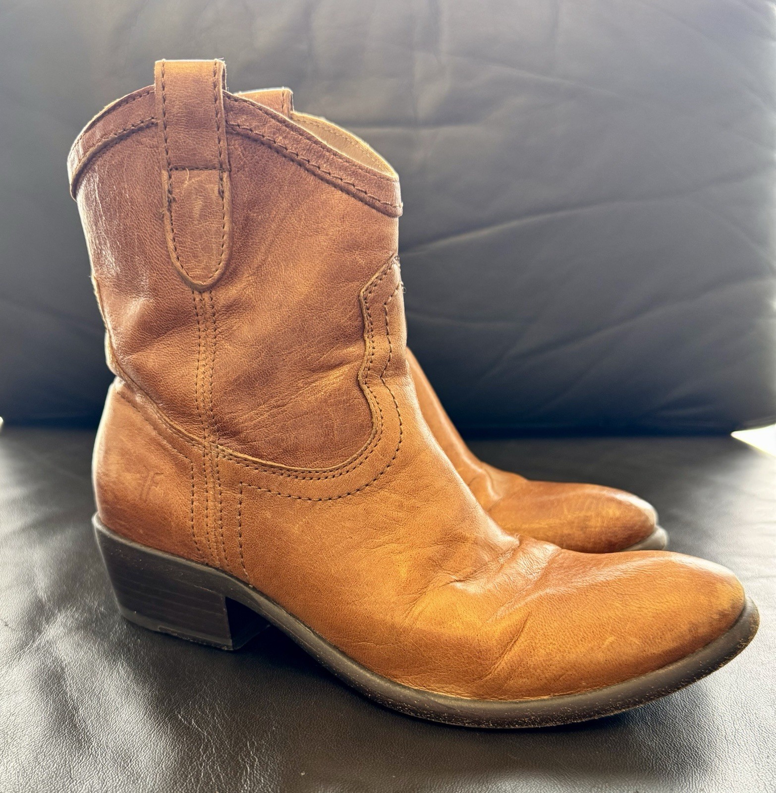 Frye Carson Women’s Boots, Size 7.5B Brown, Pull-On, Low Heel in Good Condition