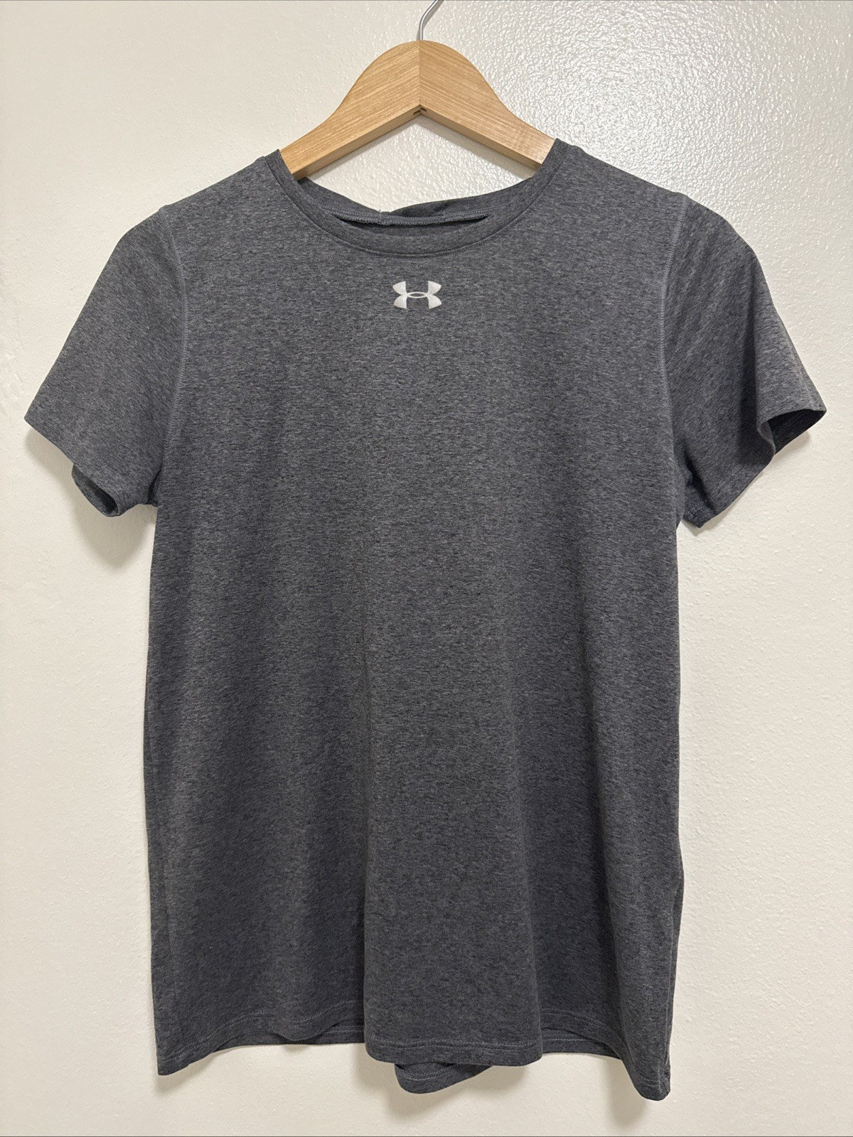 Under Armour T-Shirt Women’s Dark Gray Size M Short Sleeve Comfy Loose Fit