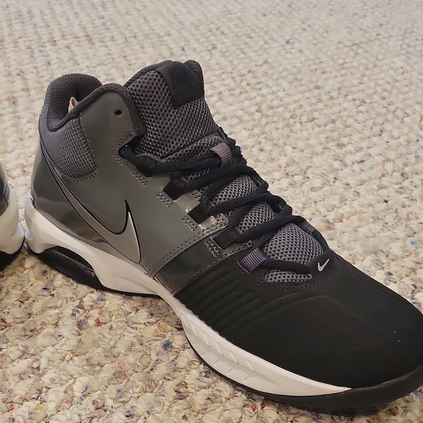 Nike Air Visi Pro 5 NBK Men’s Mid Top Sneakers Black/Gray/White
