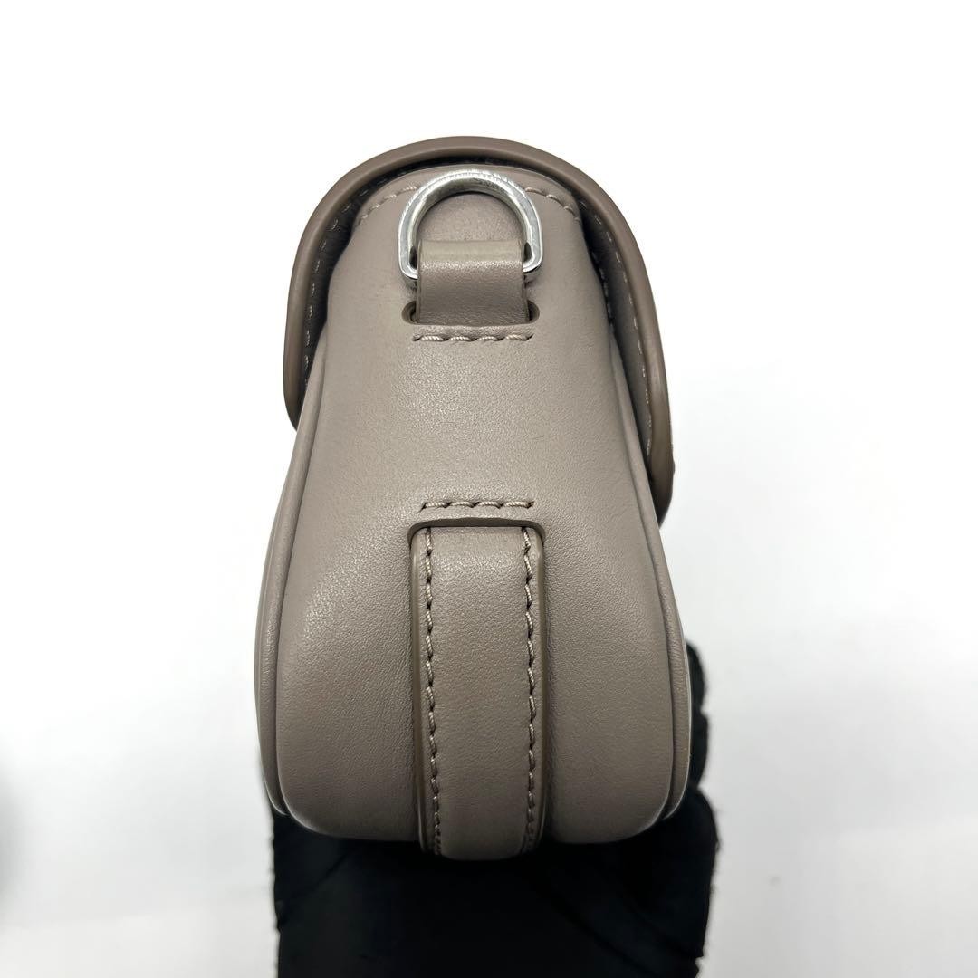 MARC JACOBS The Clover Chain Leather Shoulder Bag Greige Compact 22cm Authentic