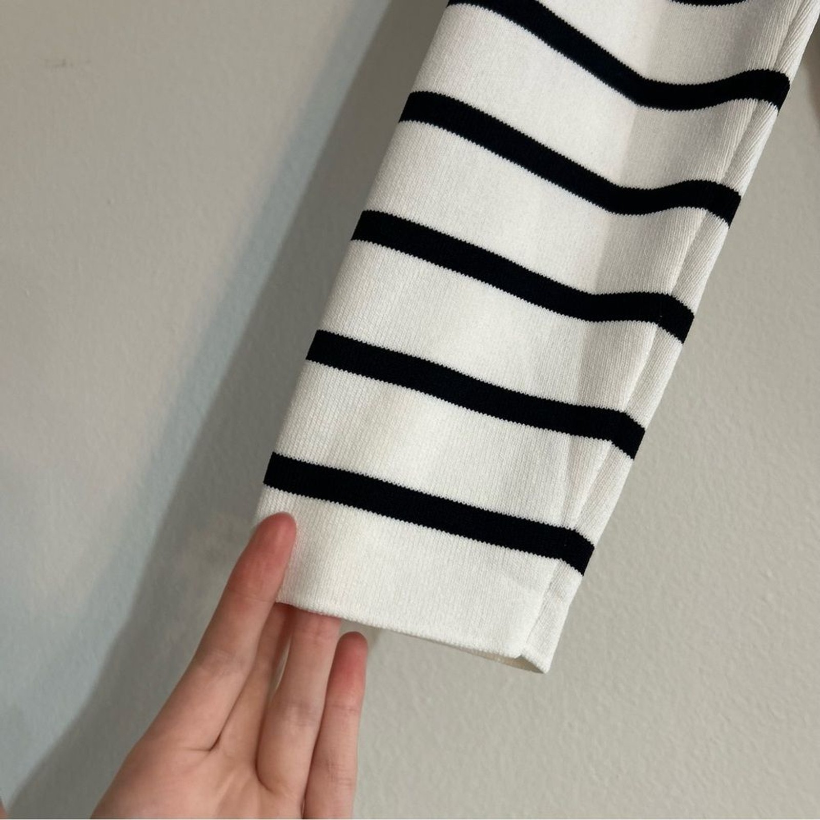 Madeleine Germany White & Black Striped V-Neck Sweater Size 14/16