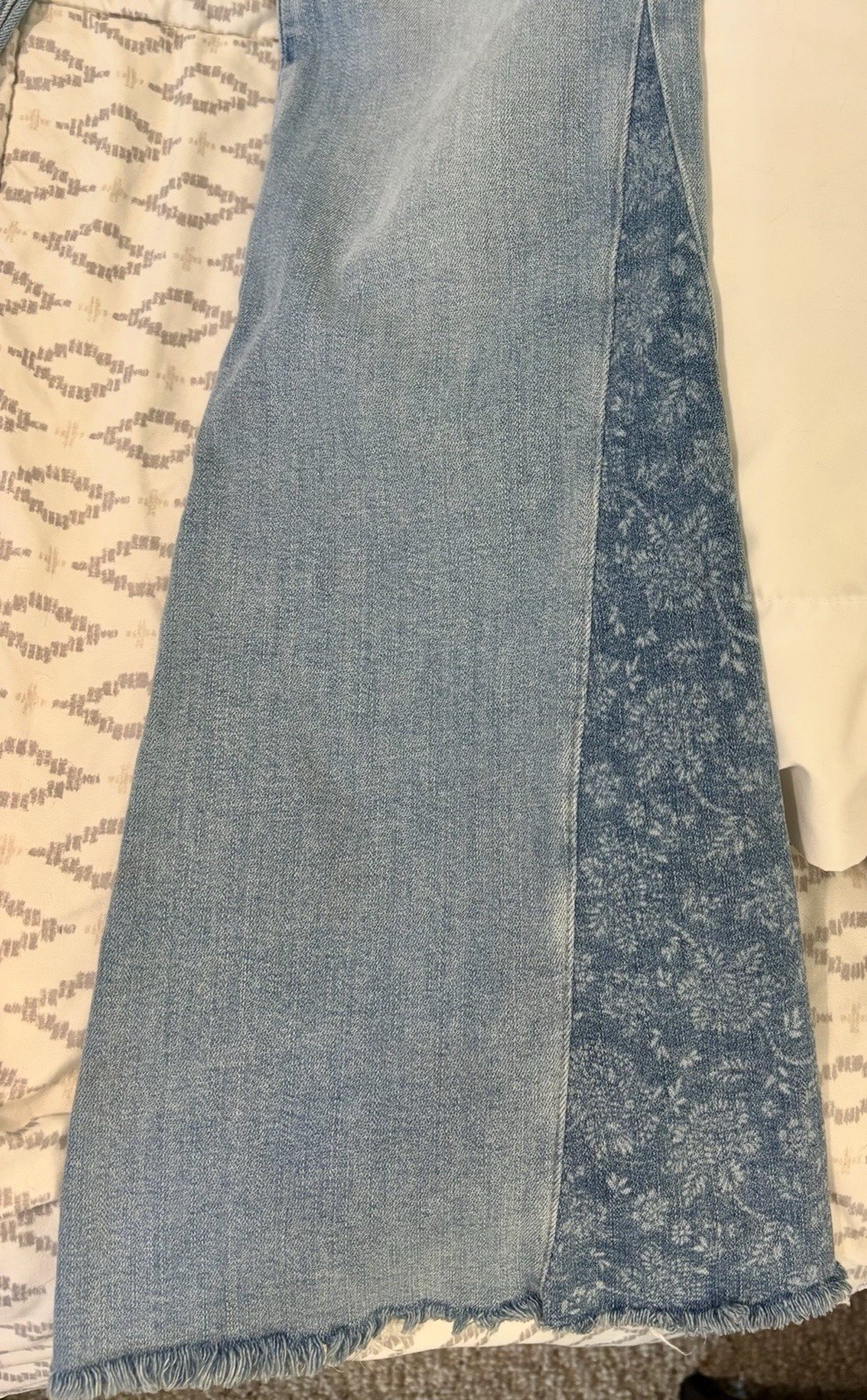 American Eagle Outfitters Super High-Rise Flared Light Wash Jeans size 4 Long