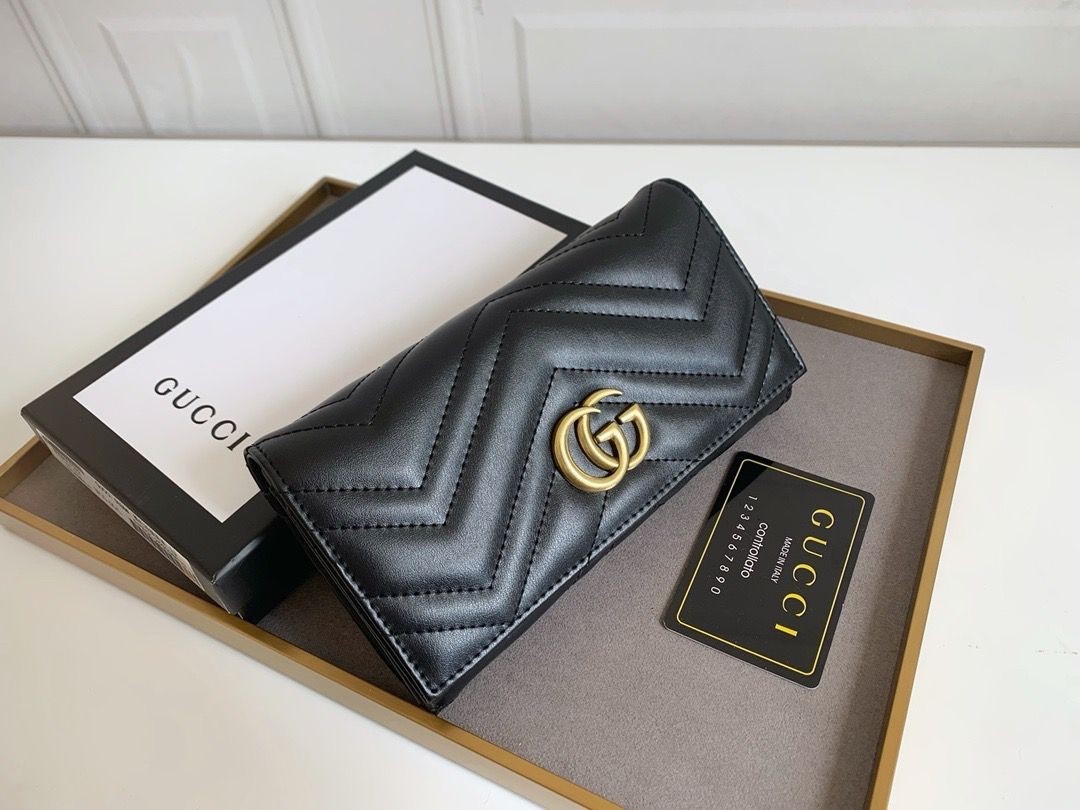 Gucci wallet black with gold GG zip around