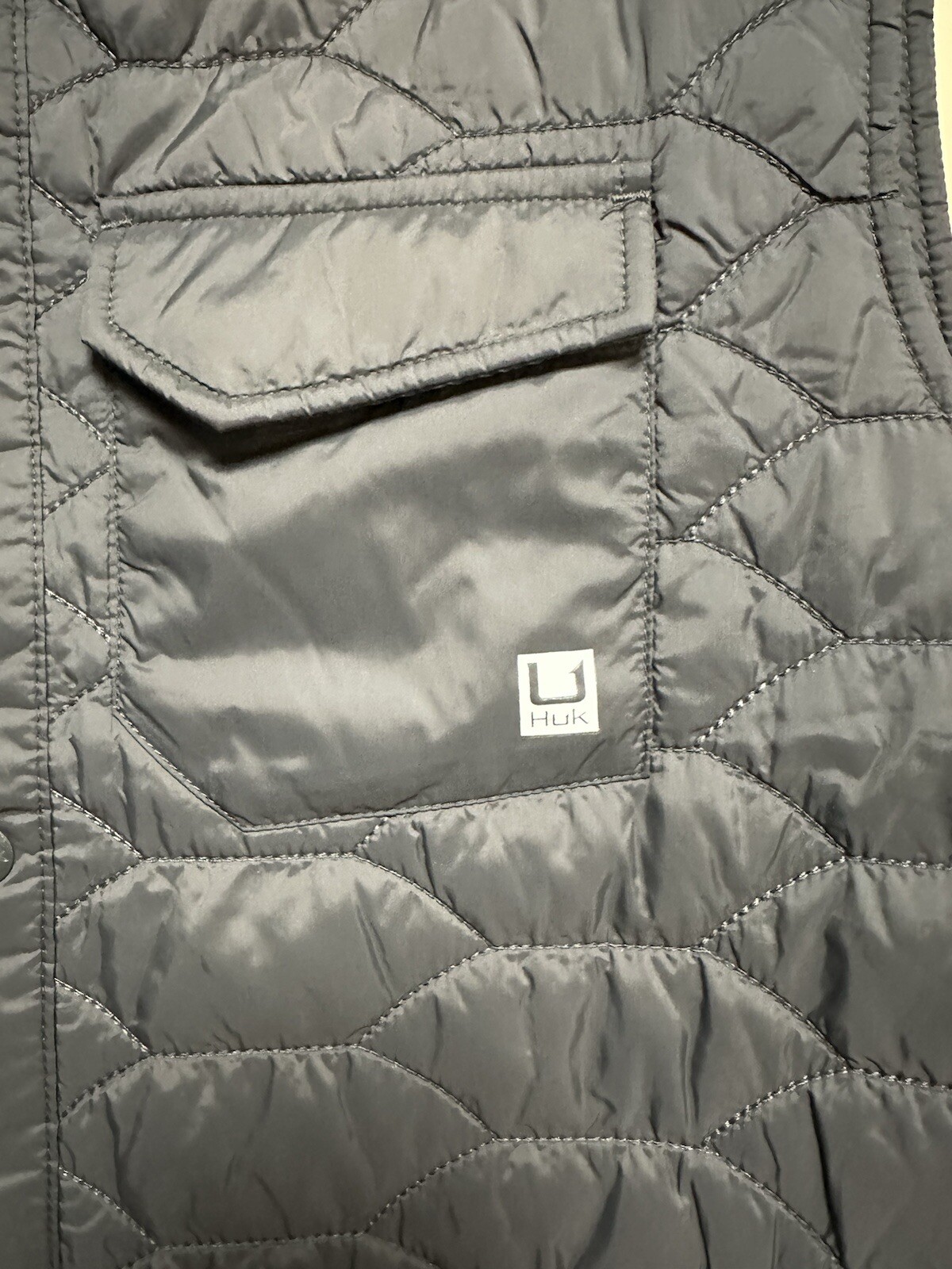 Huk Tarpon Quilt Scale Vest Volcanic Ash Men’s Small MSRP $90 New With Tags