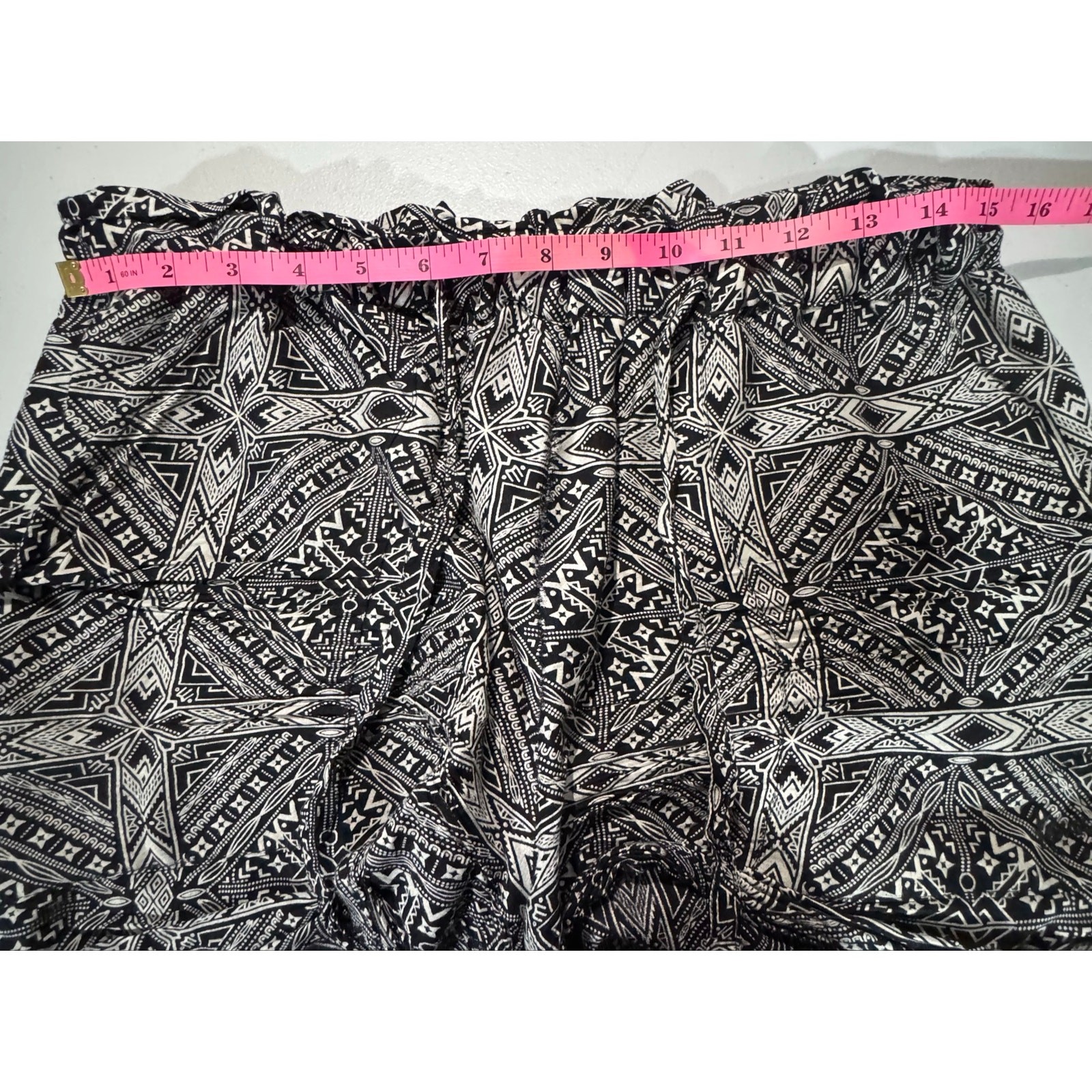 KAVU Womens Large Geometric Tribal Print Smocked Elastic Waist Lounge Shorts B&W
