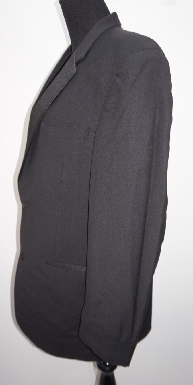 Calvin Klein Super 100s Worsted Wool 2 Pc Tuxedo 39L Black Ex-Rental Satin Trim