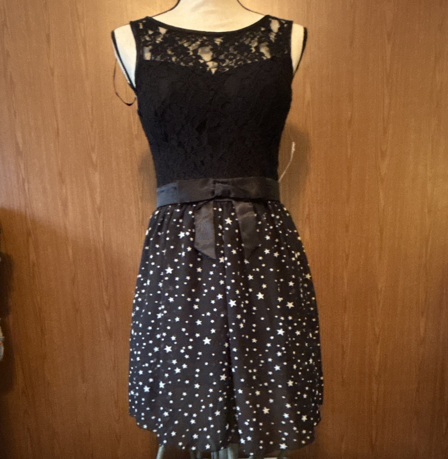 New B Smart Black Lace Bodice Star Print Black Bow Dress Size 7 HOCO/Homecoming