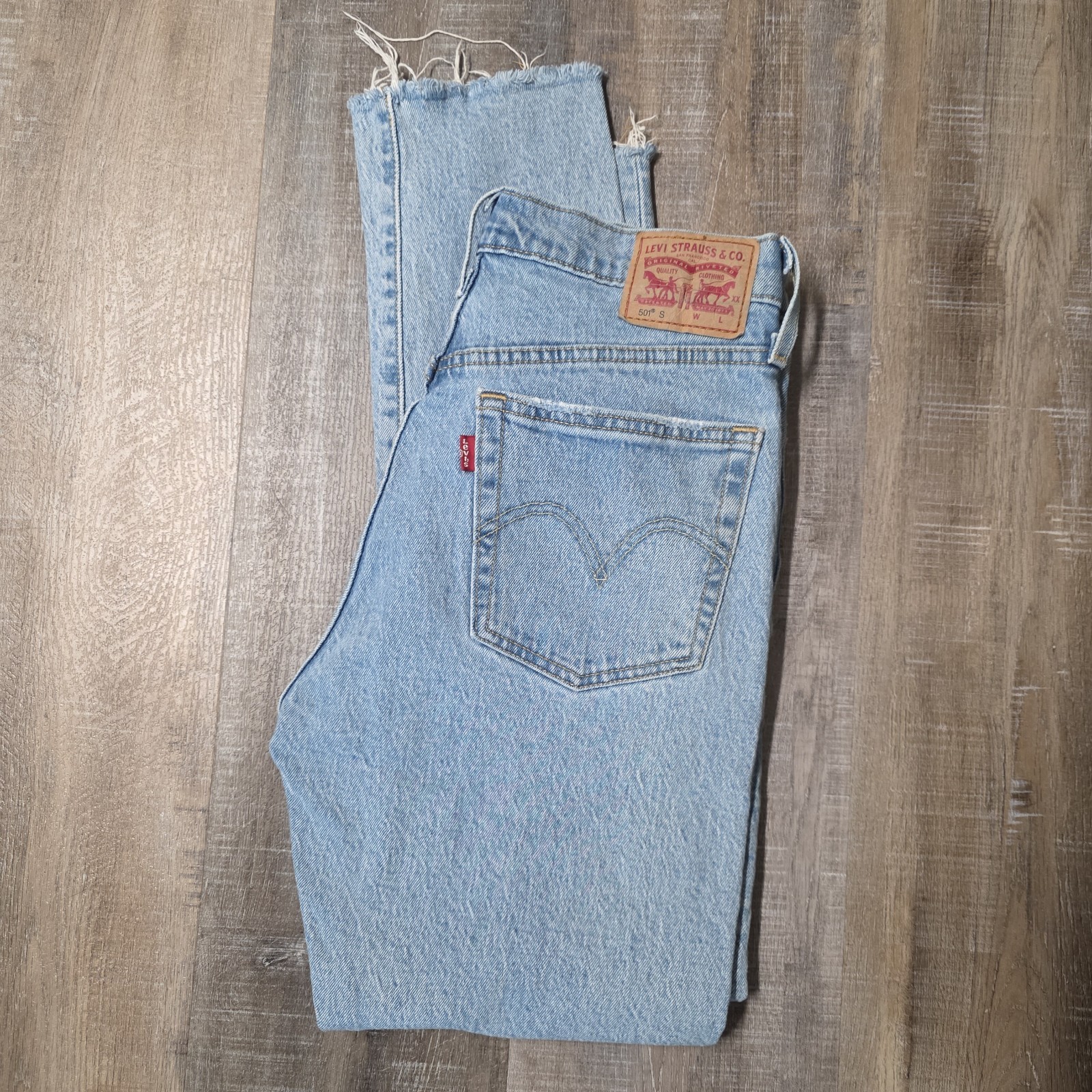 Levi’s Genuine 501 Skinny Filiforme 26″ × 28″ Light Wash Cut Off Jeans Cotton