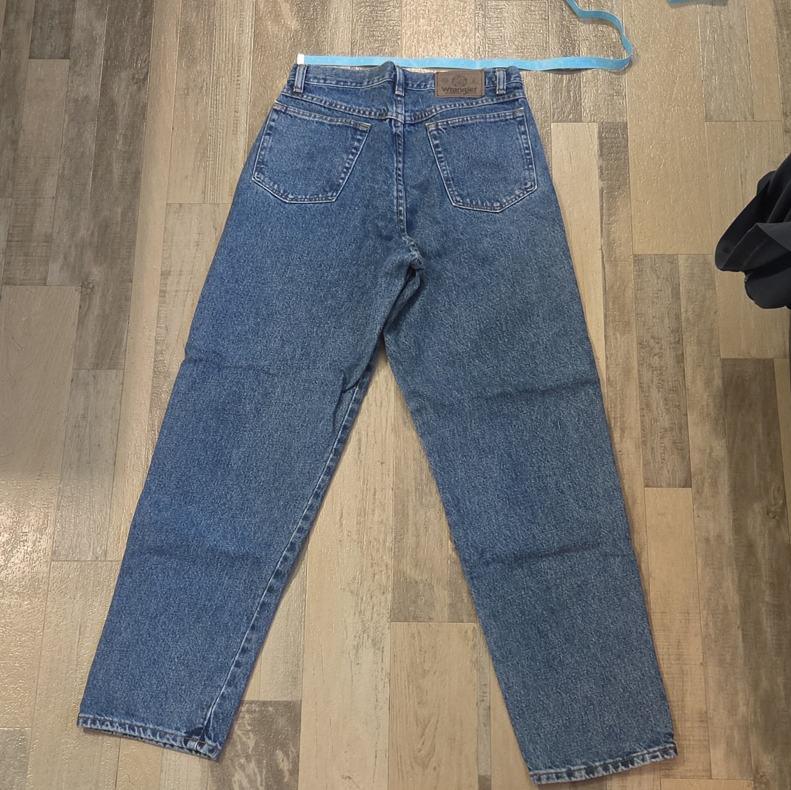 Wrangler Authentic StoneWash Medium Blue Denim Straight Leg Jeans 5-Pocket Zip