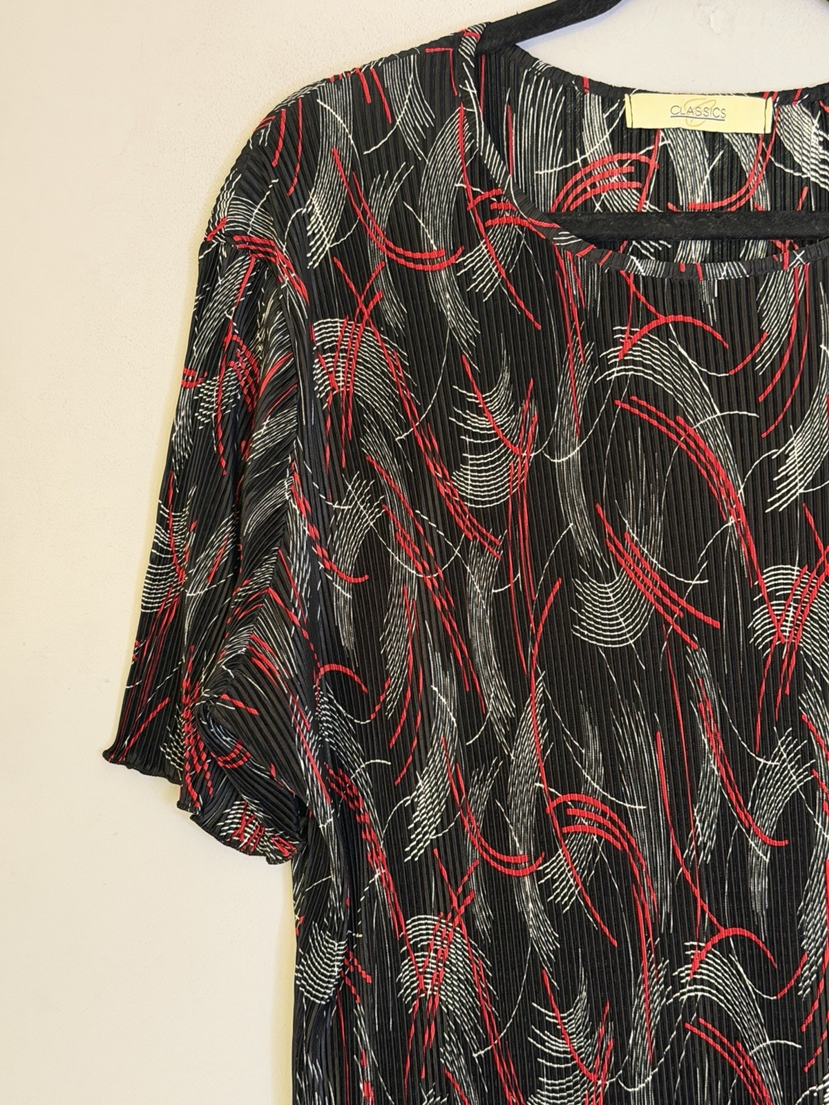 Classics Women’s Pleated Blouse Top Black Red White Abstract Print Size 20 22
