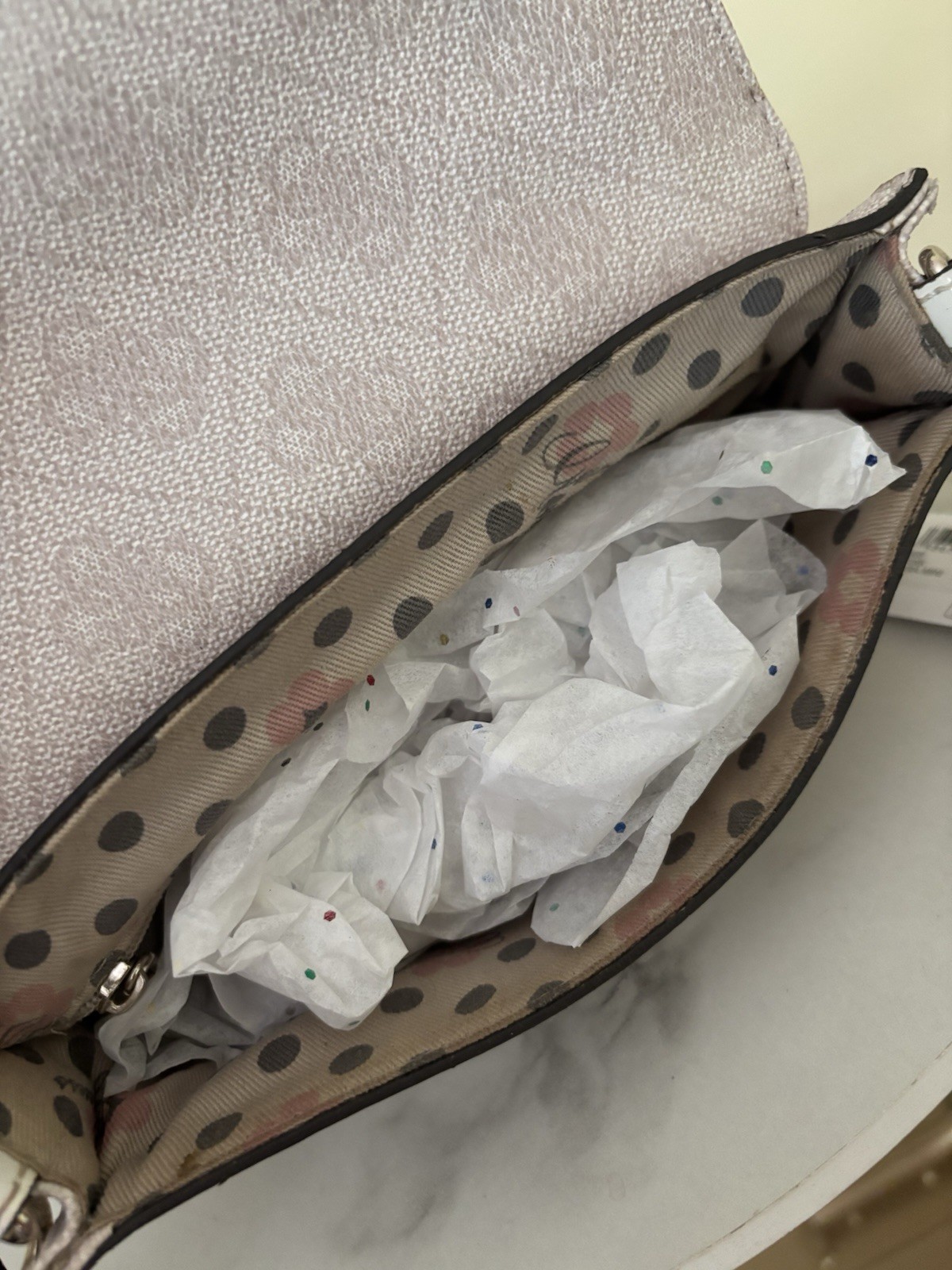 GUESS!7.5 By 6.5 Handheld Beitcrlastic Bag!