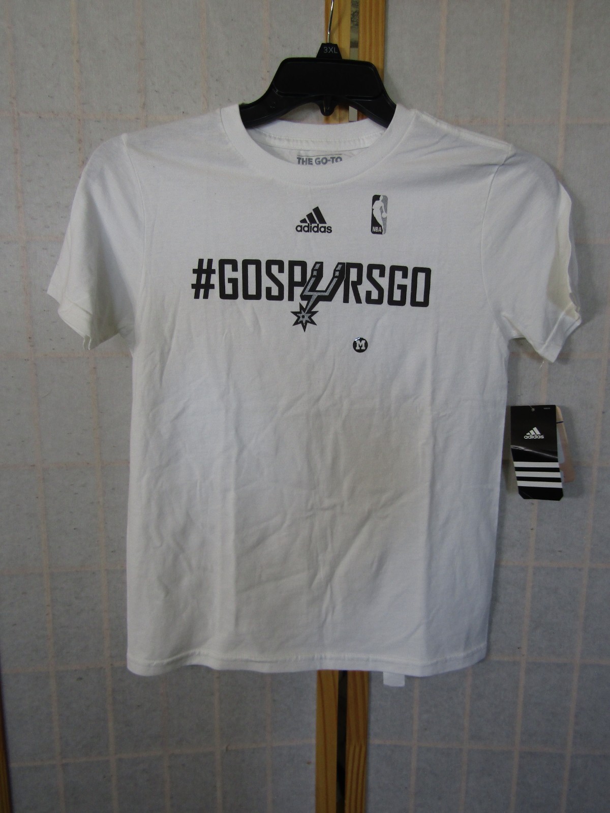 NWT Adidas The Go-To Tee Wht 100% Cotton NBA Spurs Logo Crew Nck T-Shirt Youth M