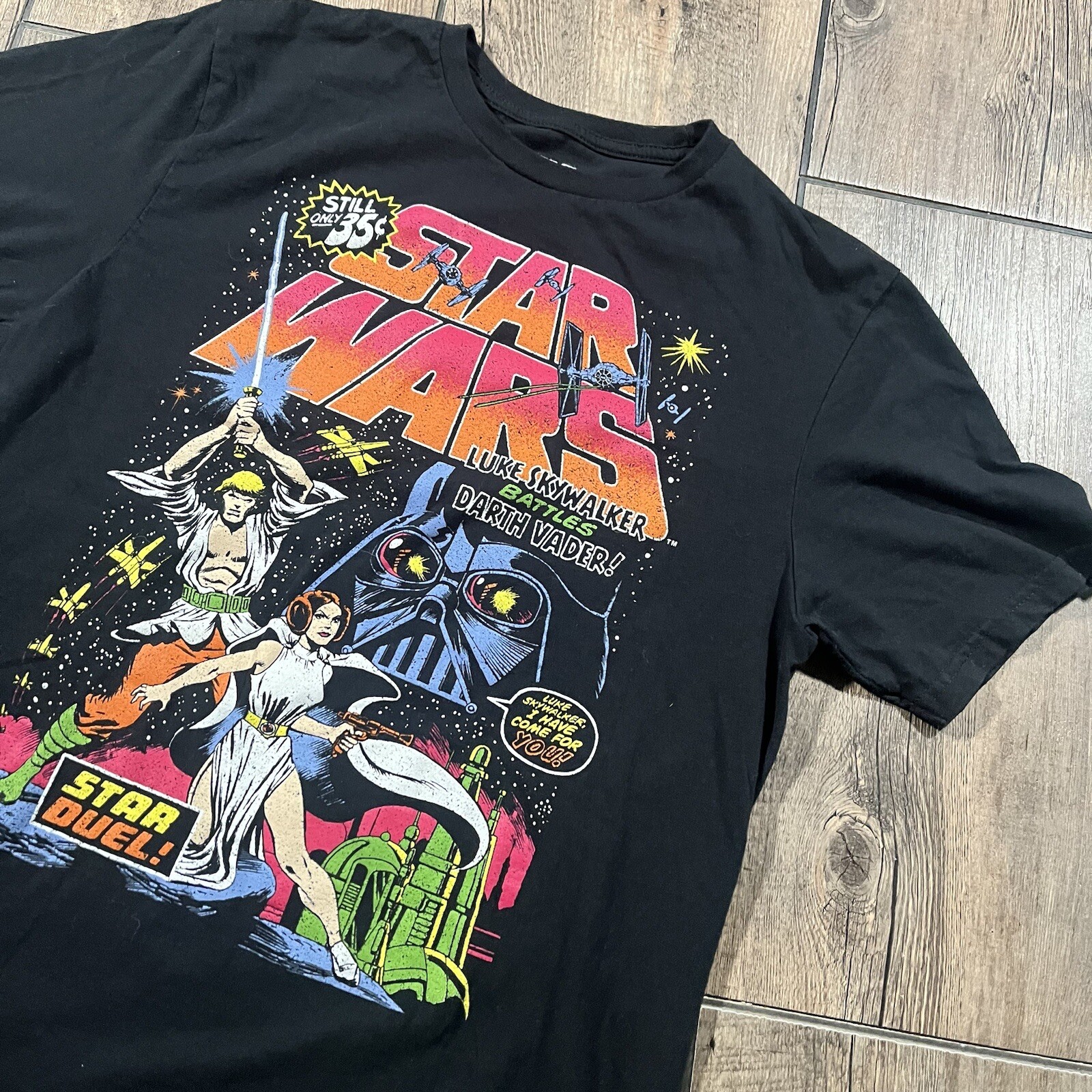 Star Wars Men’s Medium Star Duel Luke And Leia Comic Book Cover Graphic T-Shirt