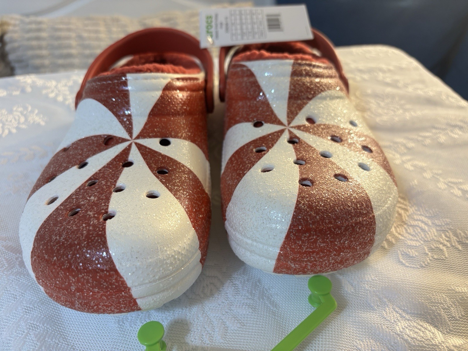 Crocs Classic Lined Holiday Clog White Red Kids J5 New with Tags 209298-119 NWT