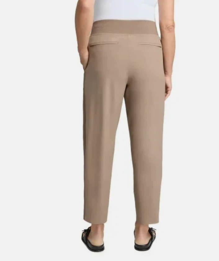 Kirkland Signature Ladies’ Ankle Pant Light Brown Size Large NWT