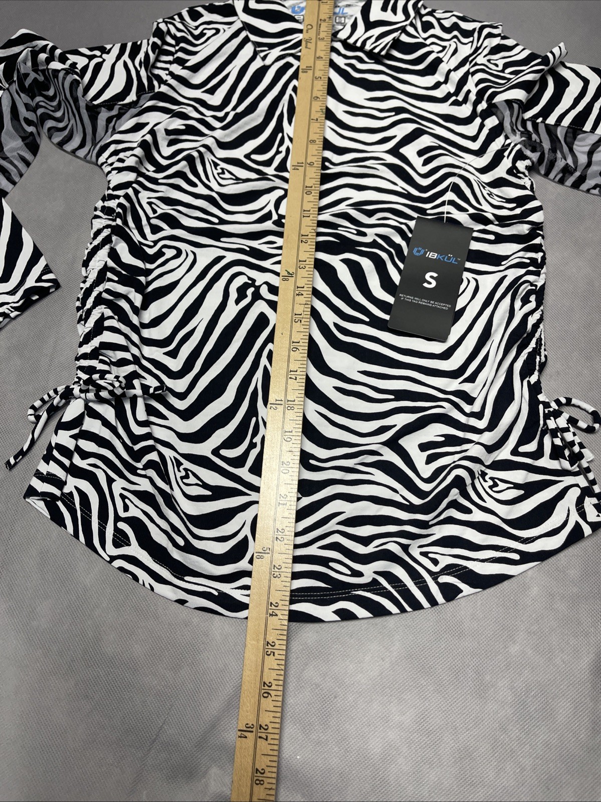 IBKUL Black & White Cecilia Zebra Print Long Sleeve Small Drawstring UPF 50+