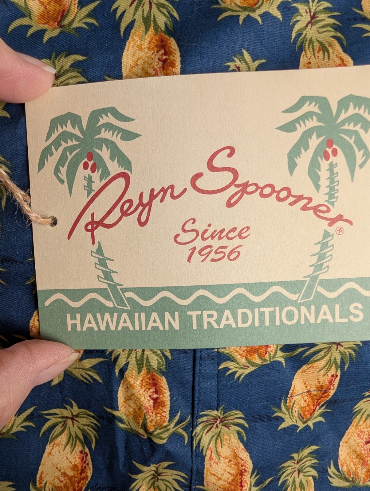Men’s M Aloha Shirt Reyn Spooner Hawaiian Cotton Lawn 1.5″ Pineapples Oblique