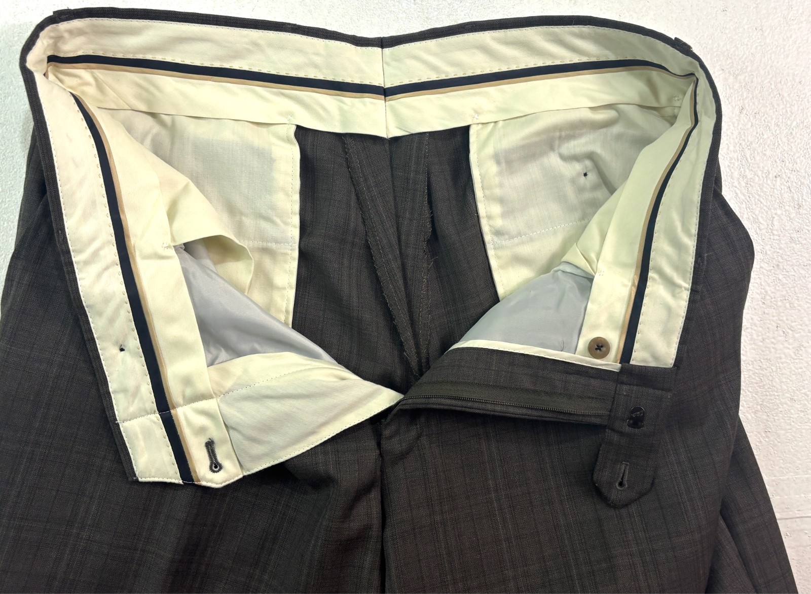 Hart Schaffner Marx 42R 36×29 2pc Pant Suit Brown Plaid Recent Modern Wool USA