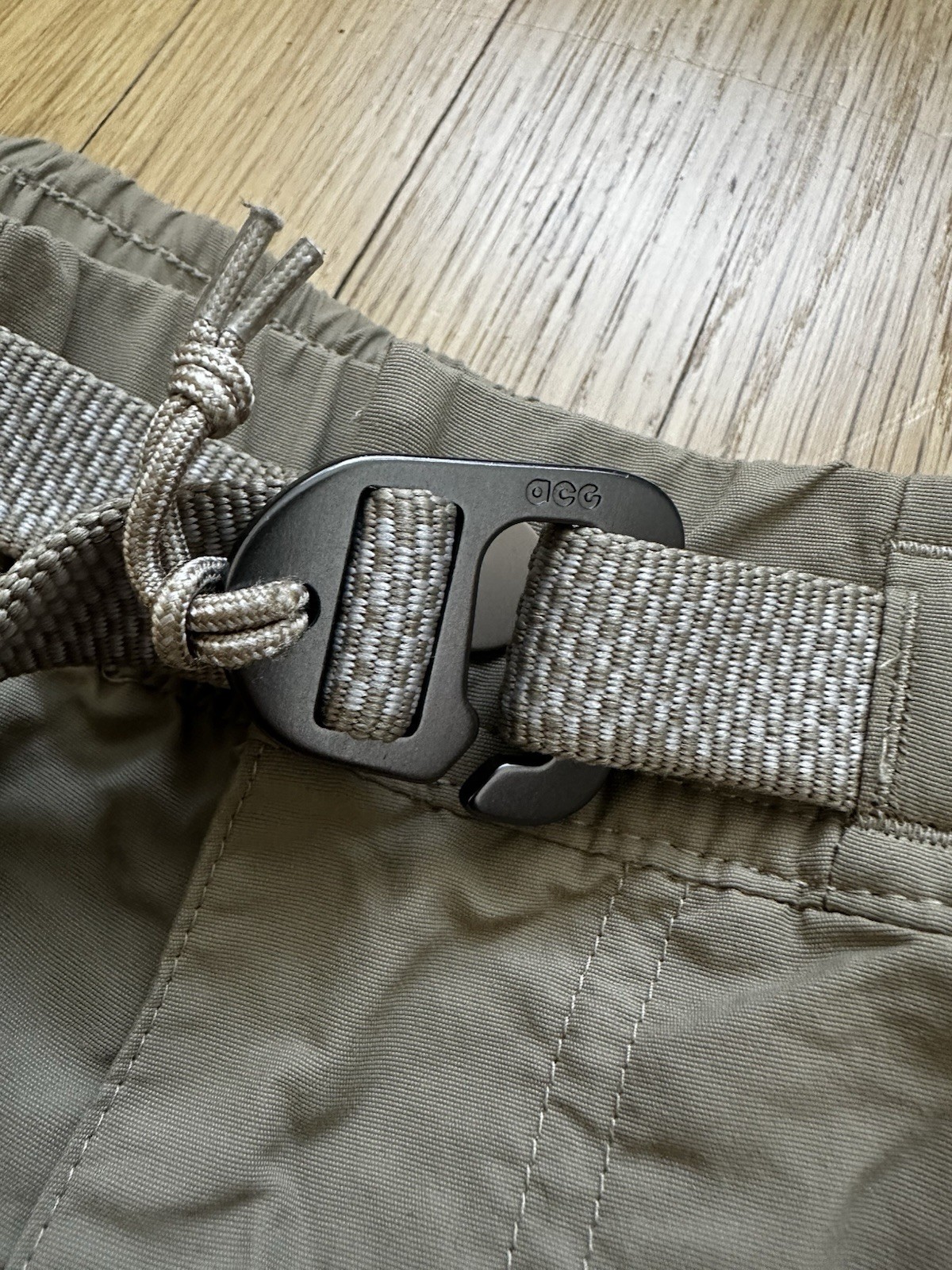 Nike ACG Snowgrass Men’s Cargo Shorts Size S Khaki Tan Gorpcore DV9405-247