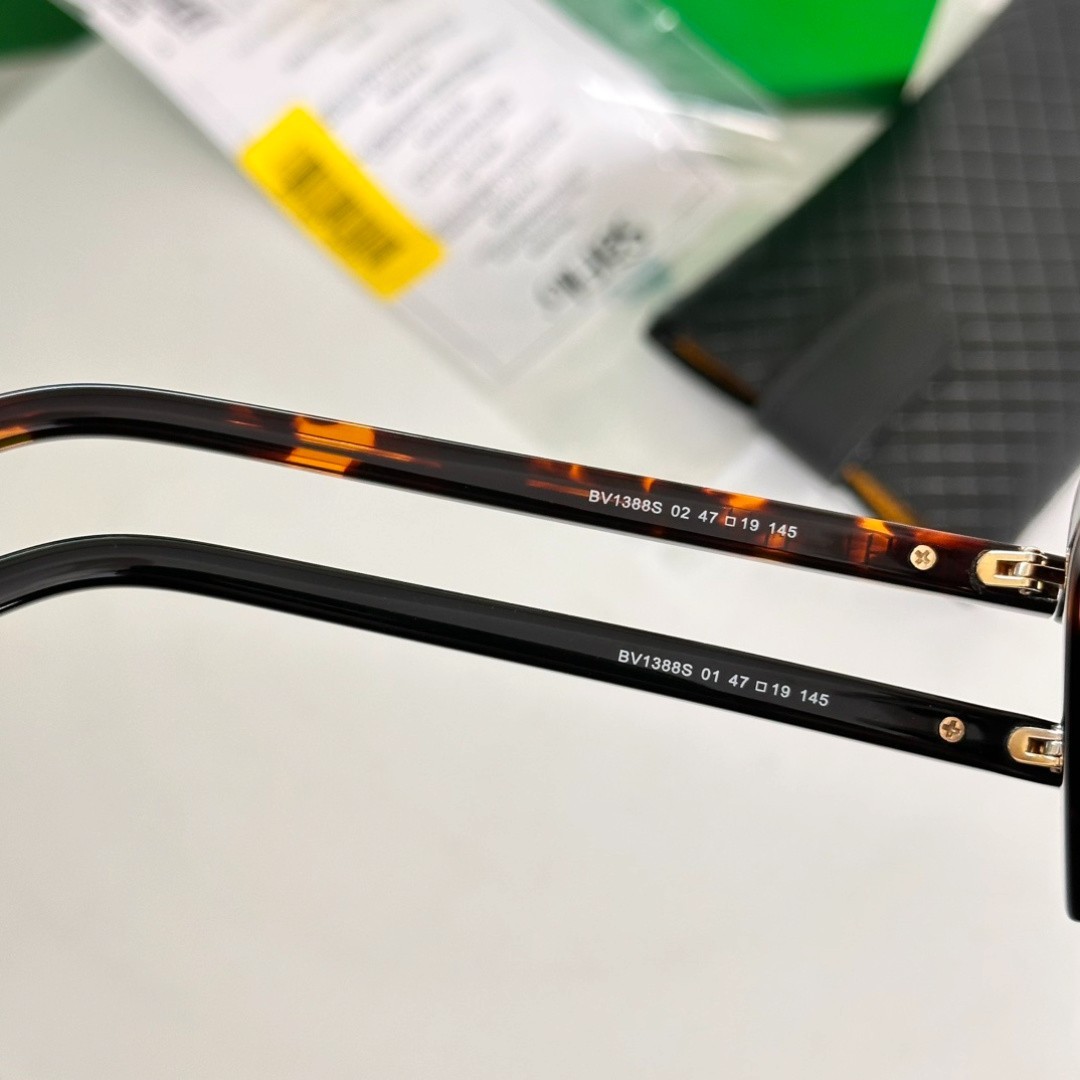 Bottega Veneta BV1388S Black Oval Sunglasses Light Yellow Lens 47-19-145