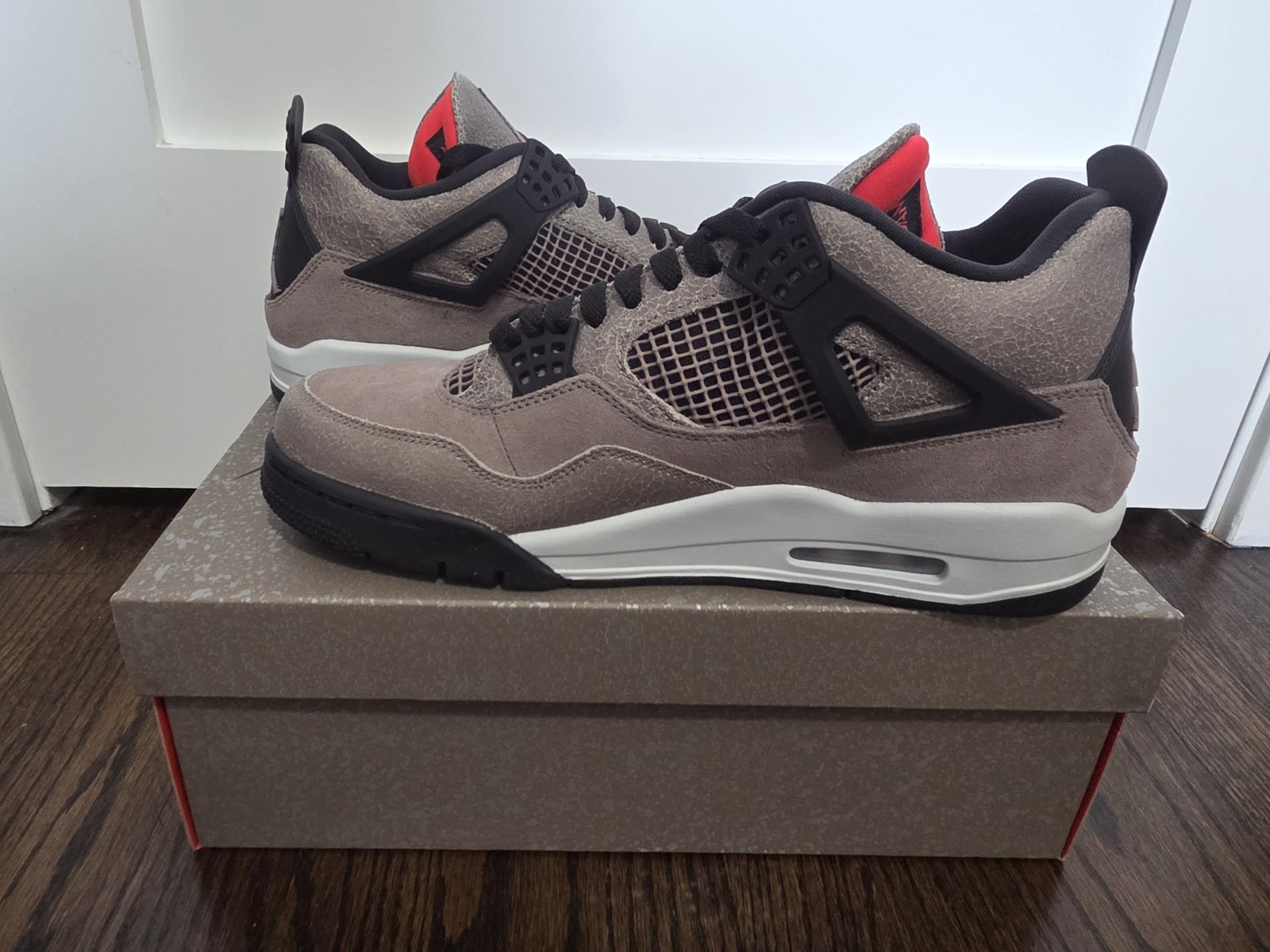 Air Jordan 4 Retro Taupe Haze Size 9.5M / 11W (DB0732-200)