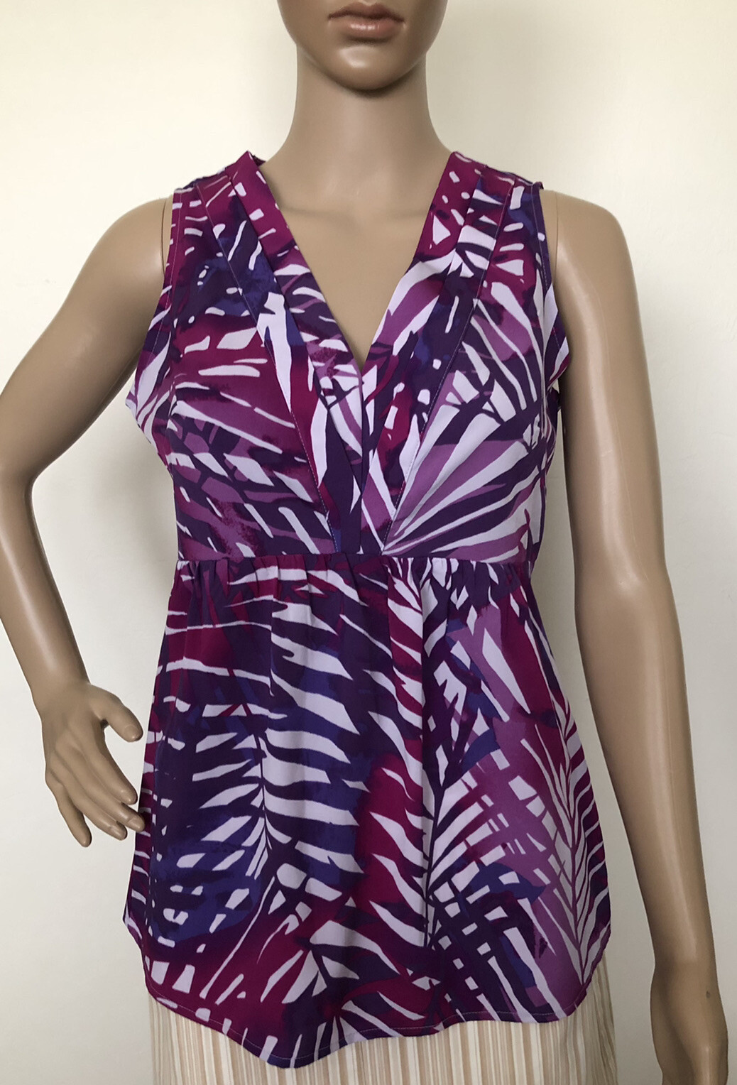 NEW YORK & COMPANY Sleeveless Semi Sheer Top Size Small Womens