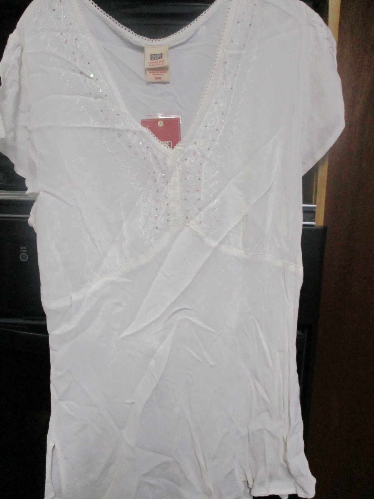 FADED GLORY NWT 16W ARTIC WHITE MOSS EMBROIDERED SS TUNIC W SEQUINS, VNECK NEW