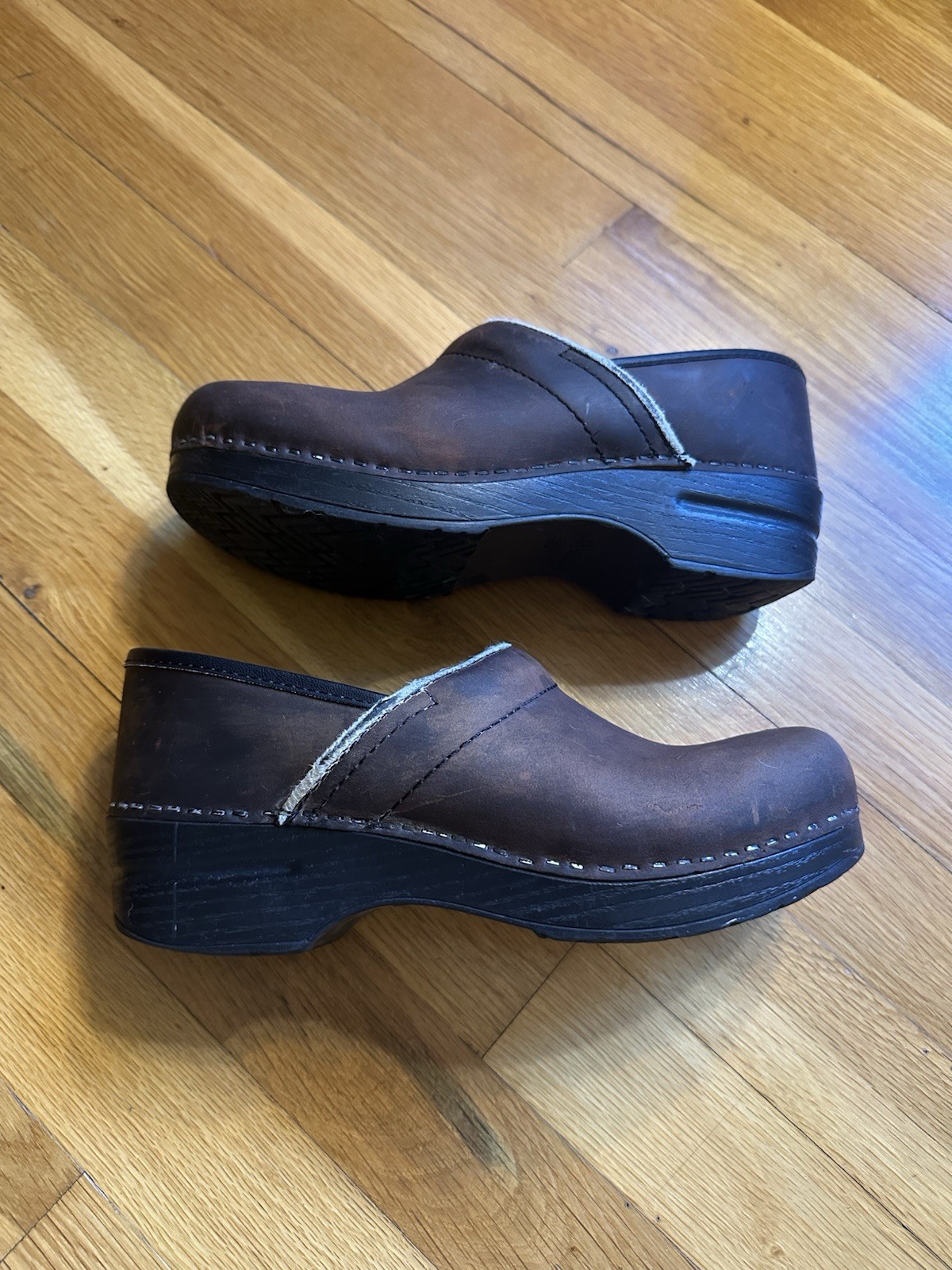 DANSKO Professional Brown Oiled Leather Clogs Woman Size 38 (7.5-8) Slip on