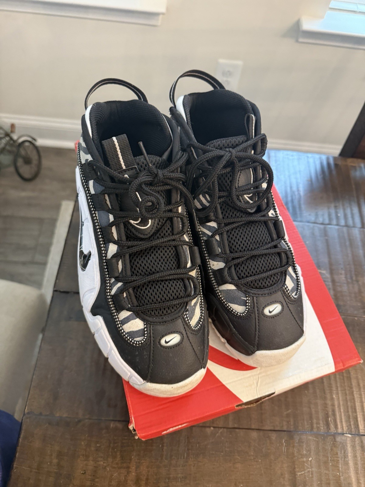 Nike Air Max Penny 1 Tiger Stripes Men’s Low Top Lace-Up Sneakers FD0783-010