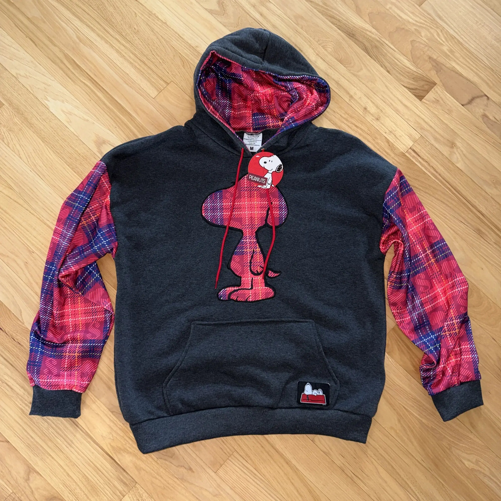 Peanuts Snoopy Applique Pullover Hoodie Dark Heather Gray Red Plaid Womens M NEW