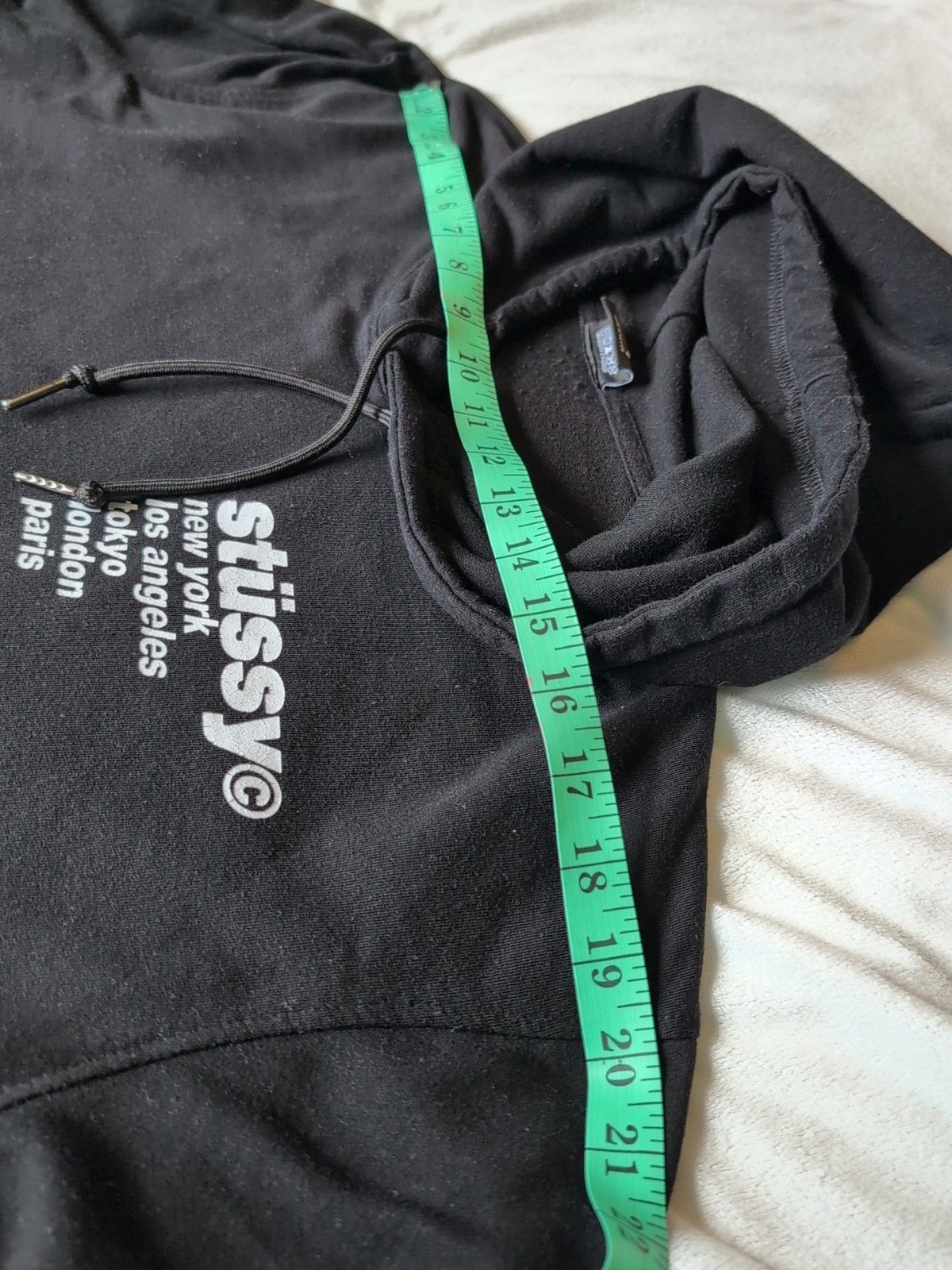 Authentic Stüssy “Strawberry” Graphic Pullover Hoodie (Spring/Summer 2022) Large