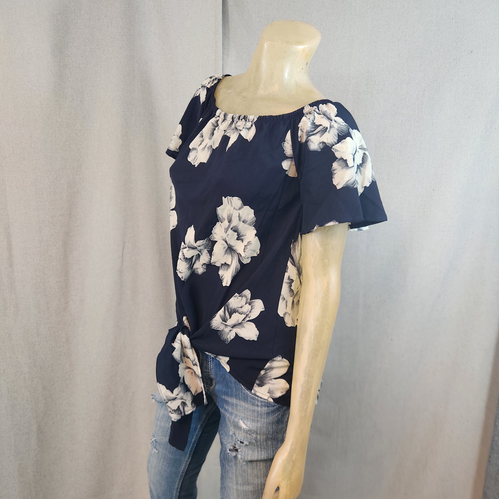 White Birch Navy Blue Floral Waist Tie Round Neck SS Blouse Top Shirt SMALL USA