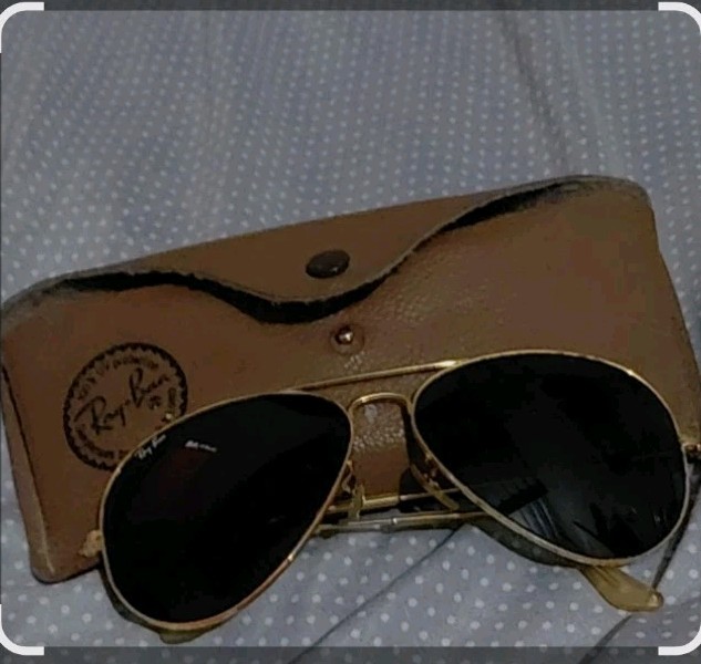 Ray-Ban Aviator Sunglasses Gold Metal Frame Black Tinted Glass Lenses