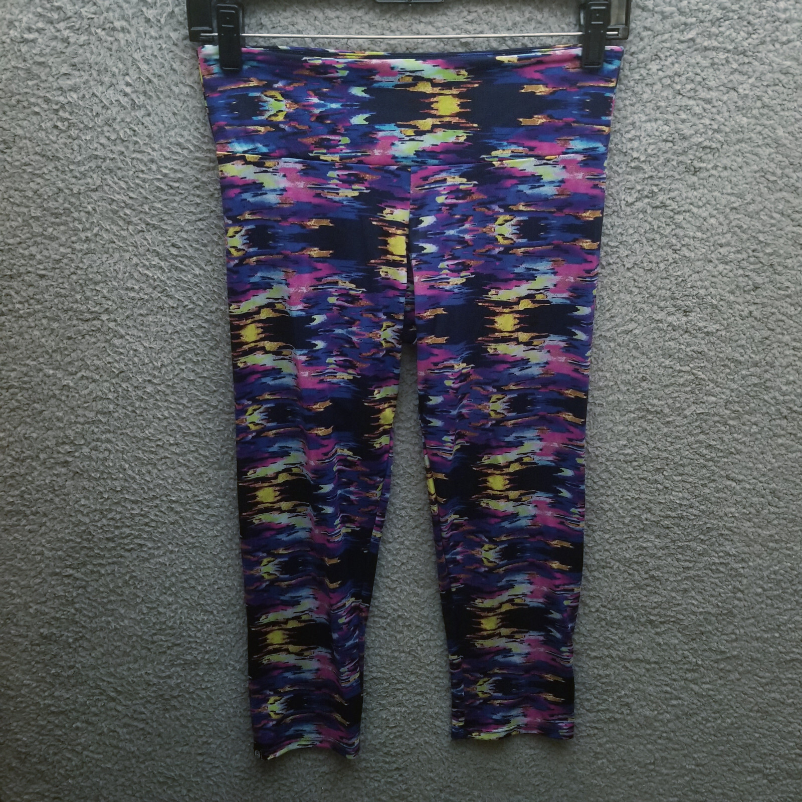 Onzie Women’s S / M Abstract Multicolor Cropped Leggings Pockets 28″ 20.75″ 8.5″