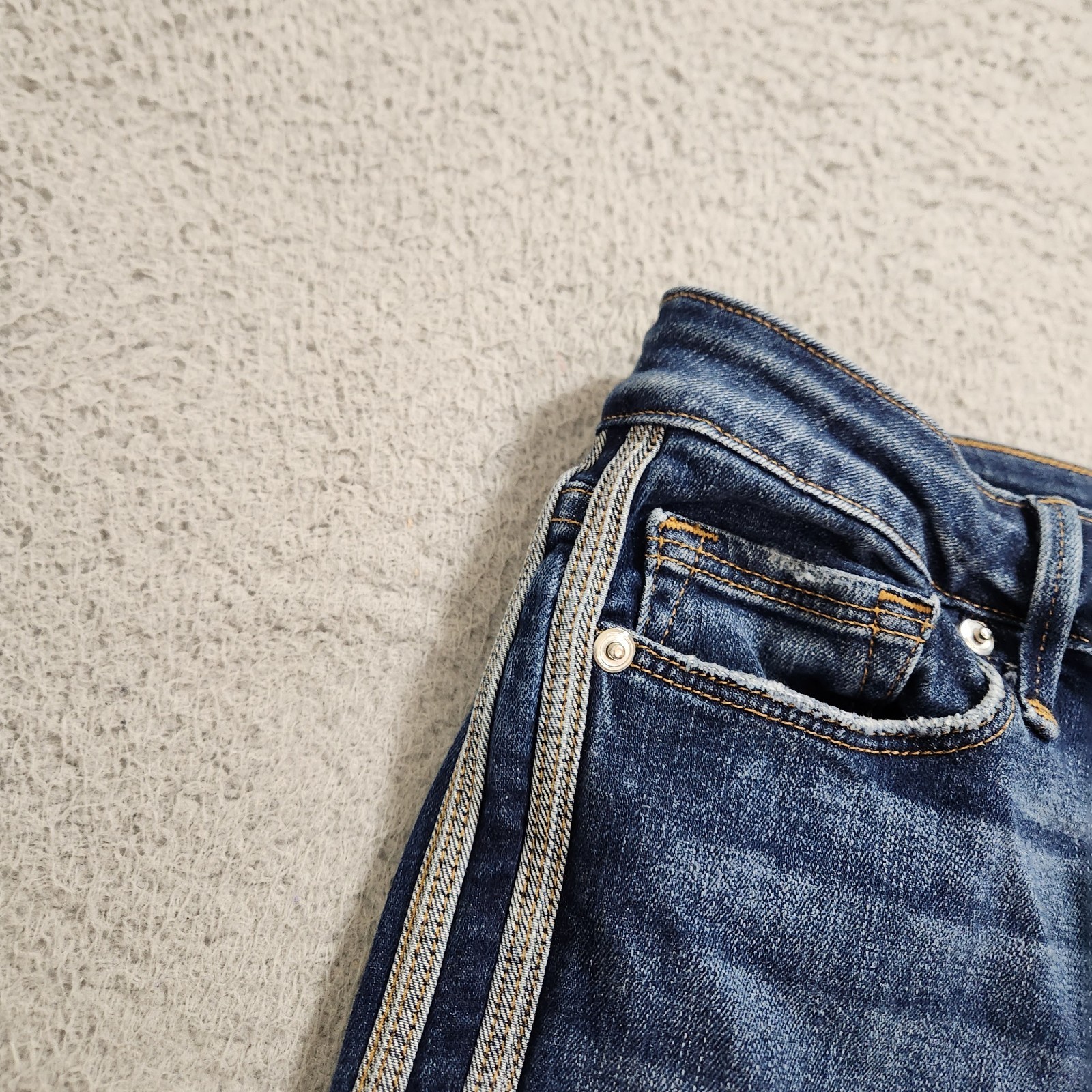 Good American Jeans Womens Size 10/30 Blue Denim Straight Stripes Raw Frayed Hem
