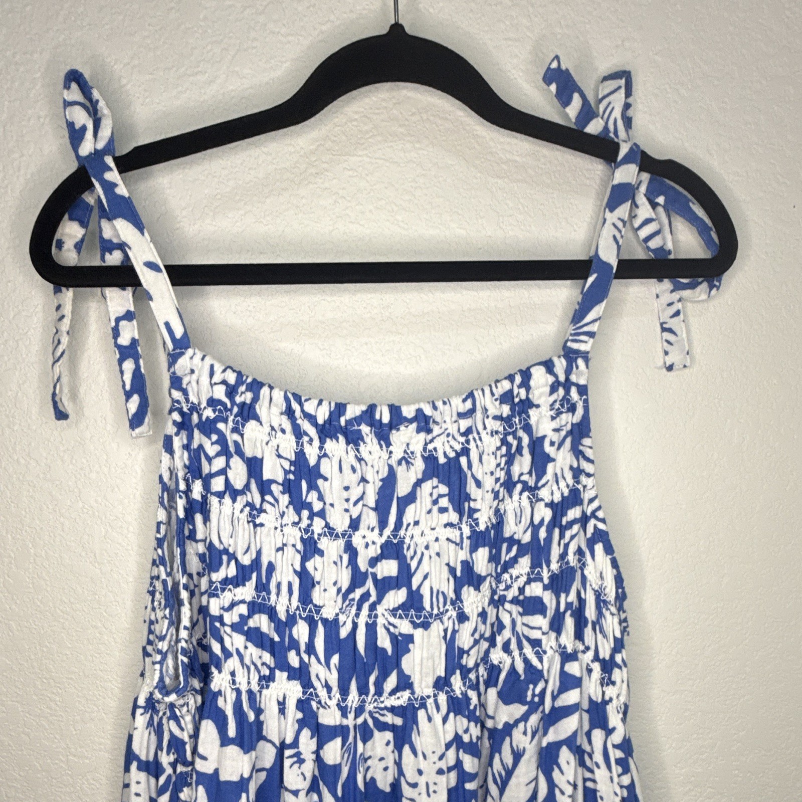 beachlunchlounge Women’s XXL Blue/White Floral Maxi Dress Smocked Sleeveless