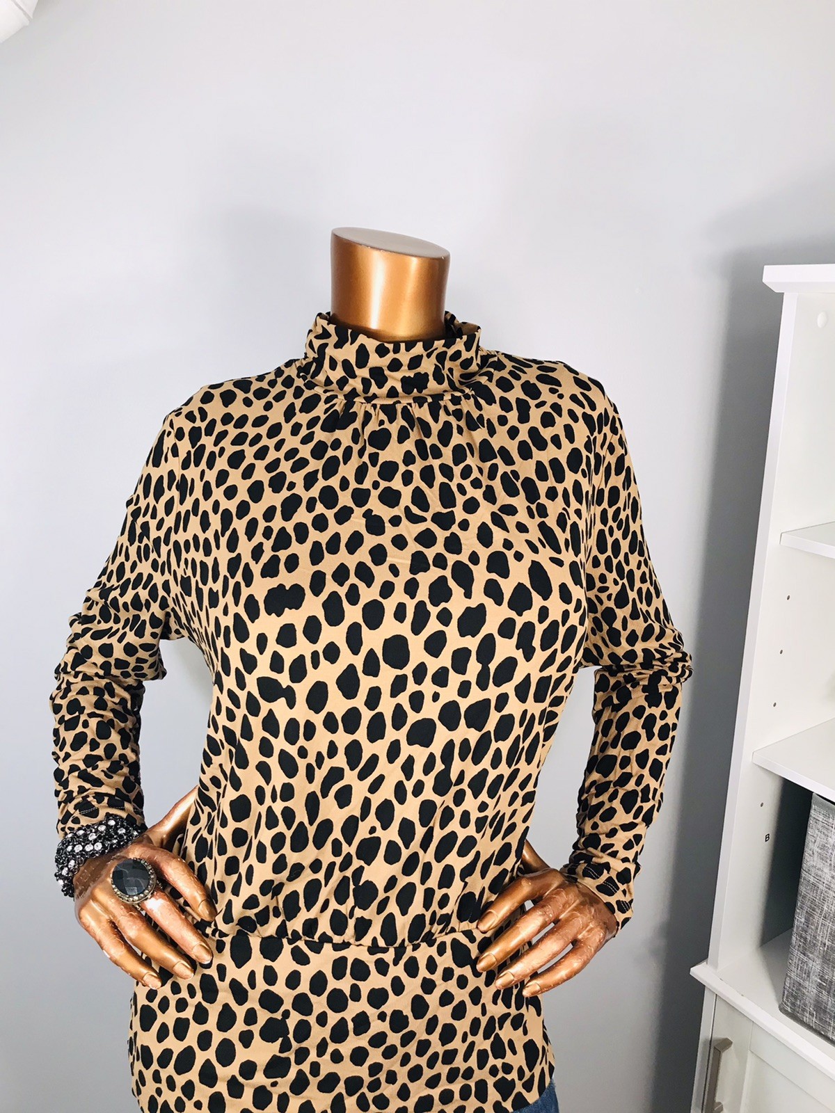 Chico’s 2 or L Top NWT $79 Stretch Banded Hem Animal Print Bit Heavy Blouse Mock