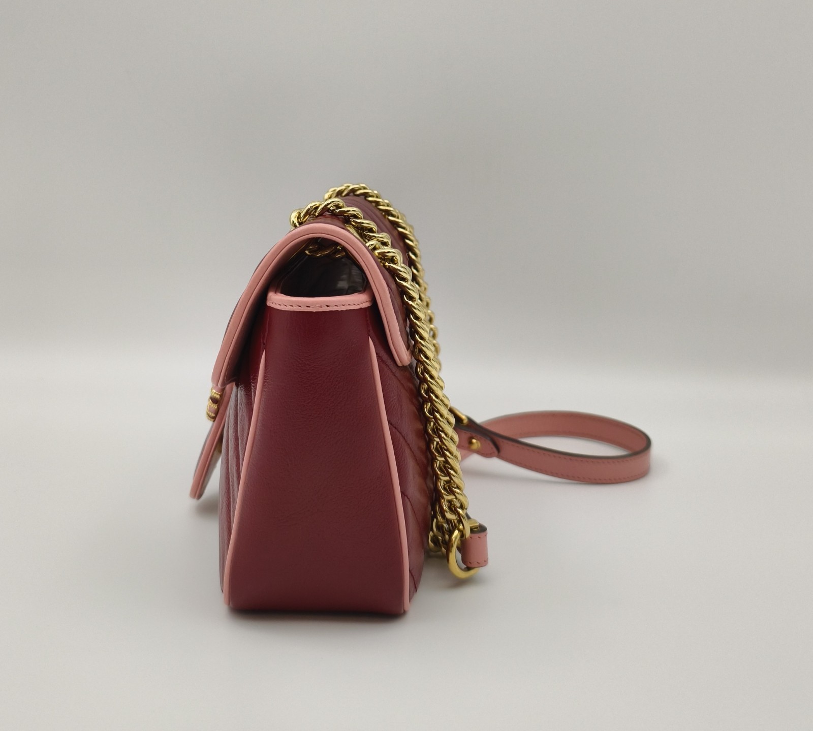 Authentic Gucci GG Marmont Medium 26cm Red Leather Pink Piping Torchon GG Should