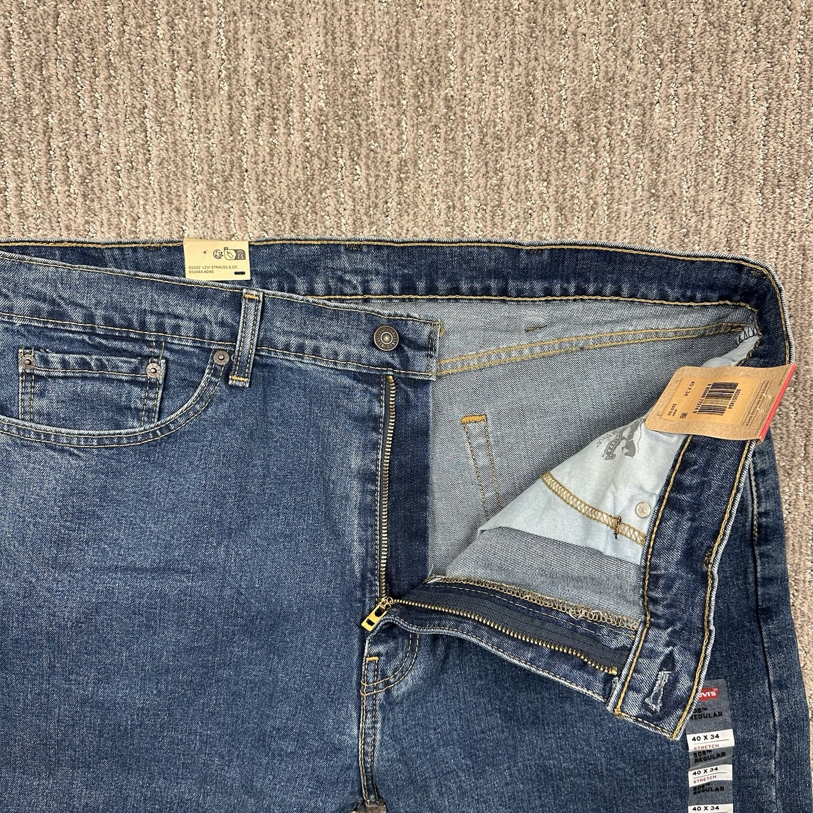 NWT LEVI’S 505 Regular Size 40 x 34 Medium Wash Room At Thigh Men Jeans MSRP $69
