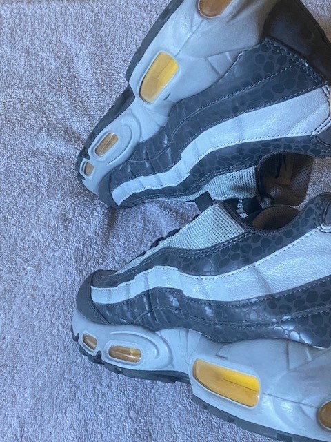 NIKE AIR MAX 95 SE “REFLECTIVE AMARILLO” SAFARI OFF NOIR SIZE 10.5 US