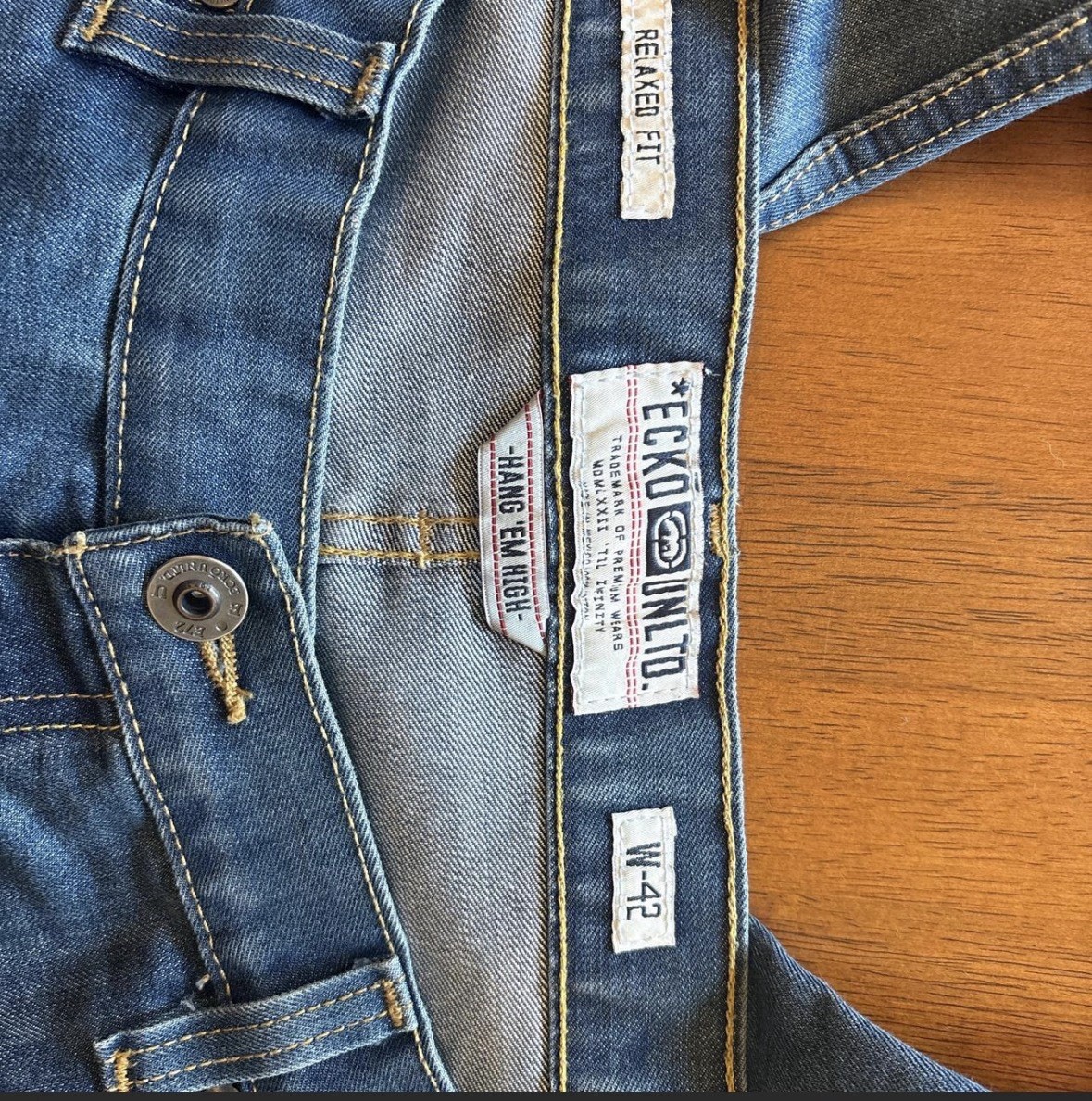 Ecko Unltd. Men’s Relaxed Fit Straight Blue Denim Jeans Medium Wash Distressed